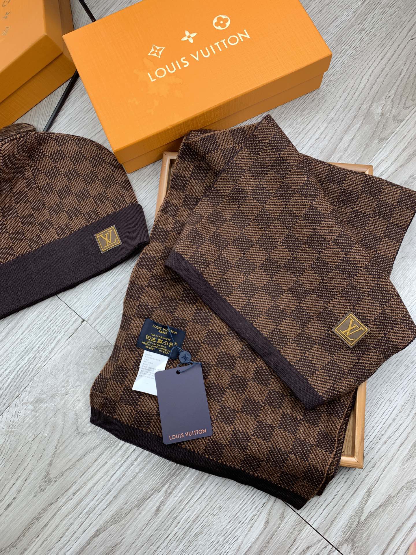 LV $39 gallery