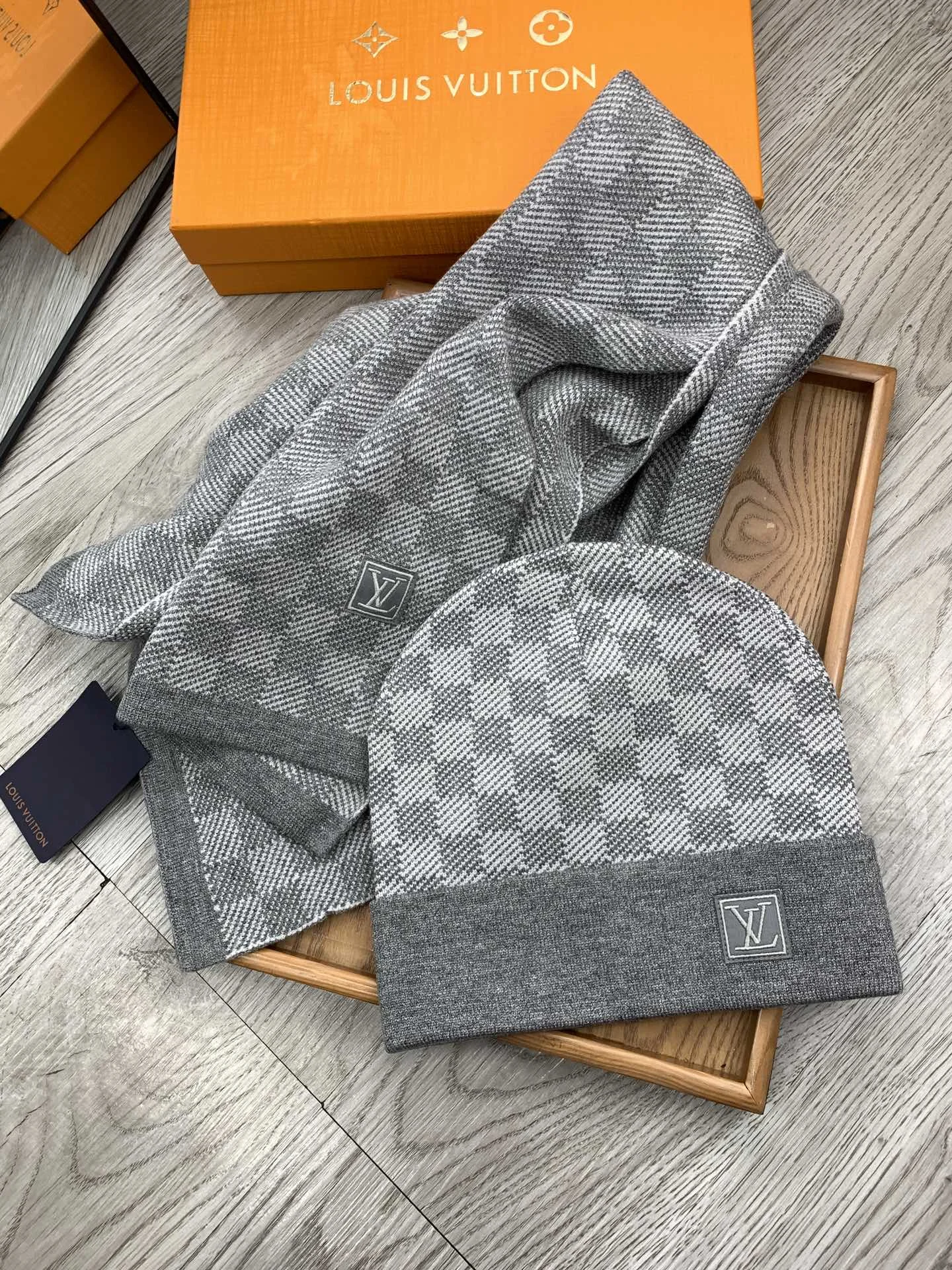 LV $39 gallery