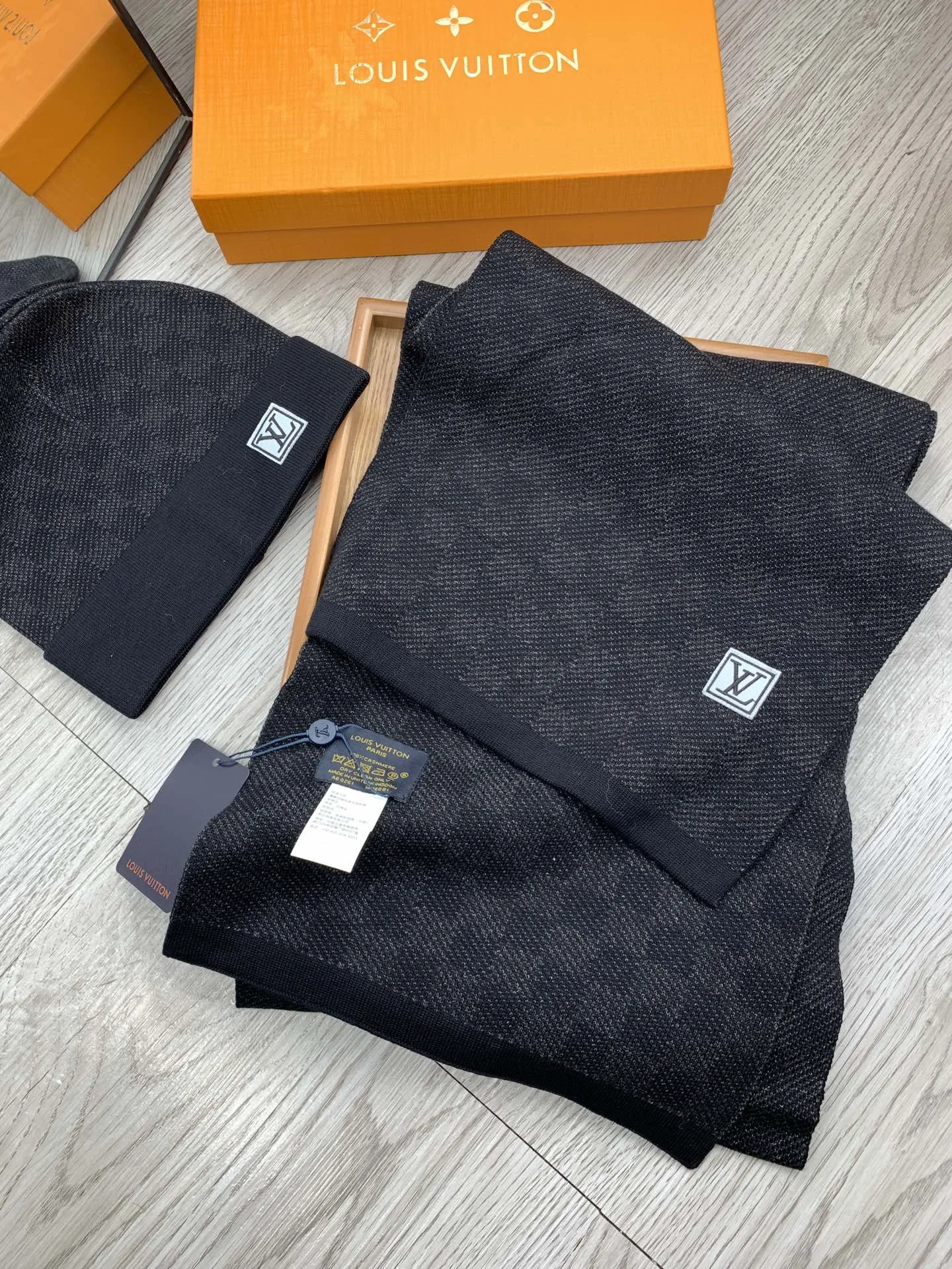 LV $39 gallery