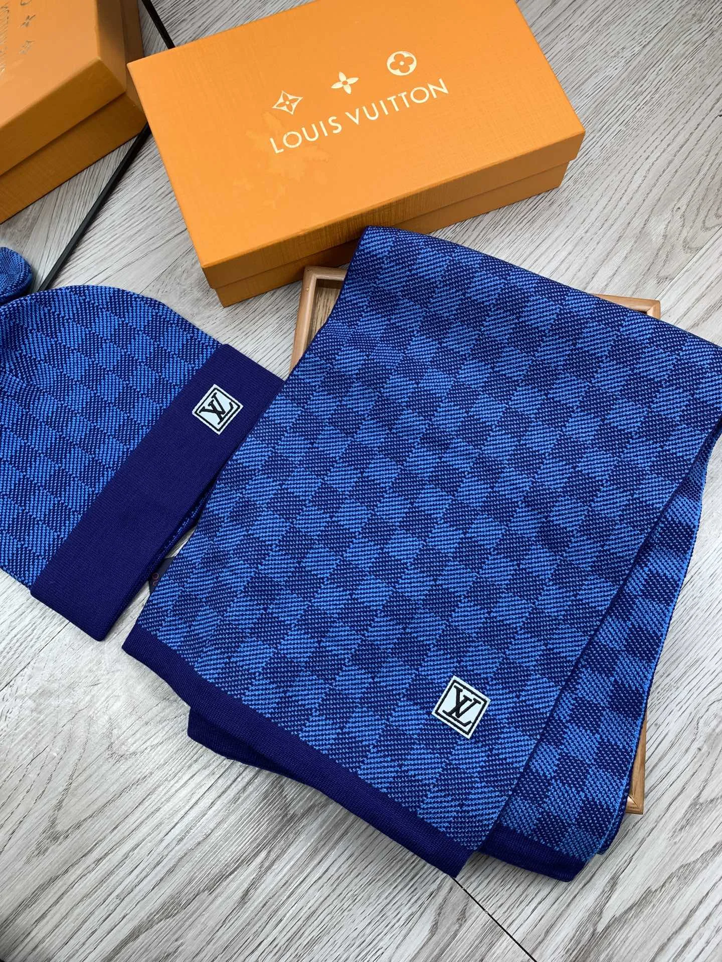 LV $39 gallery