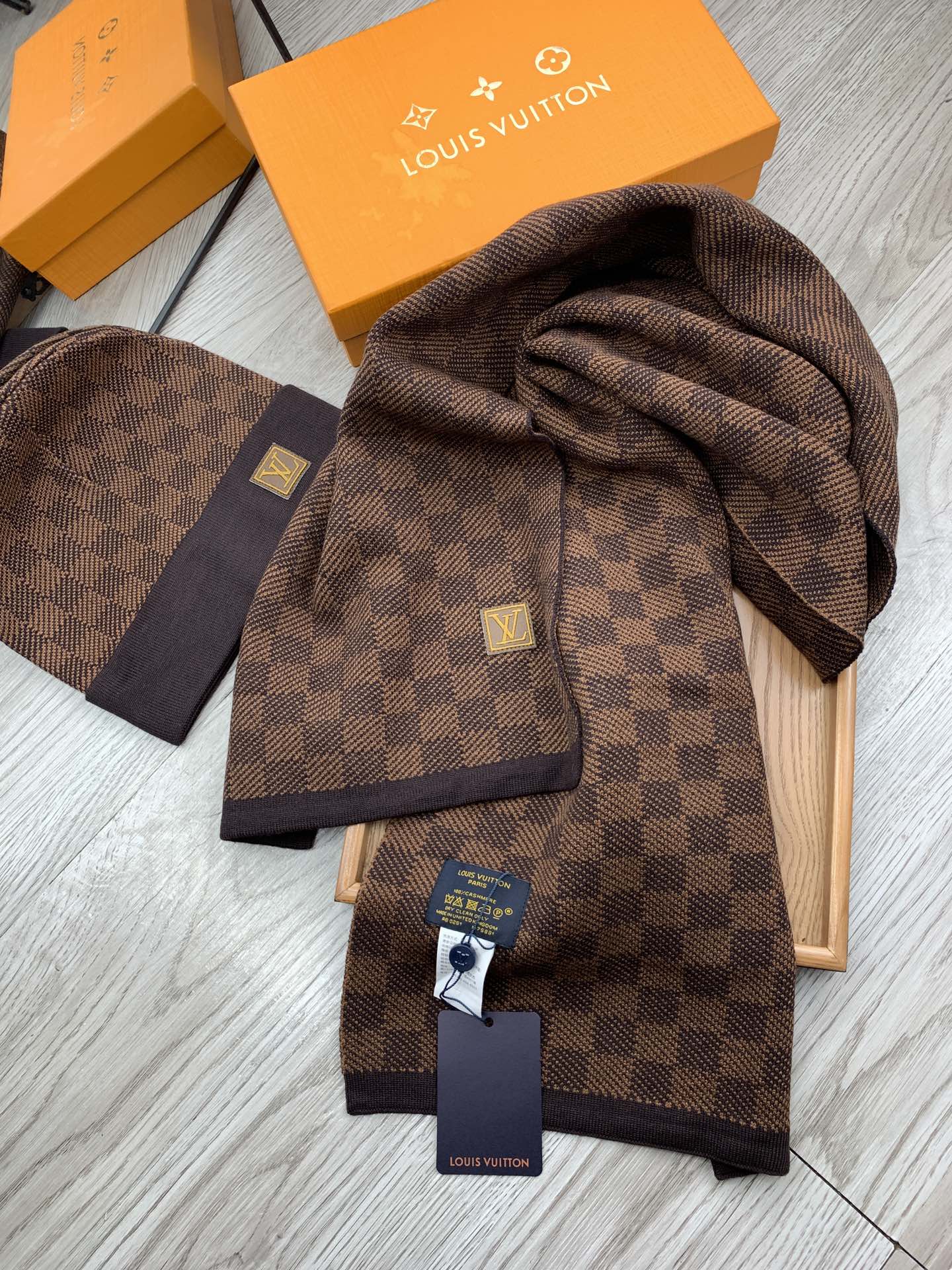 LV $39 gallery