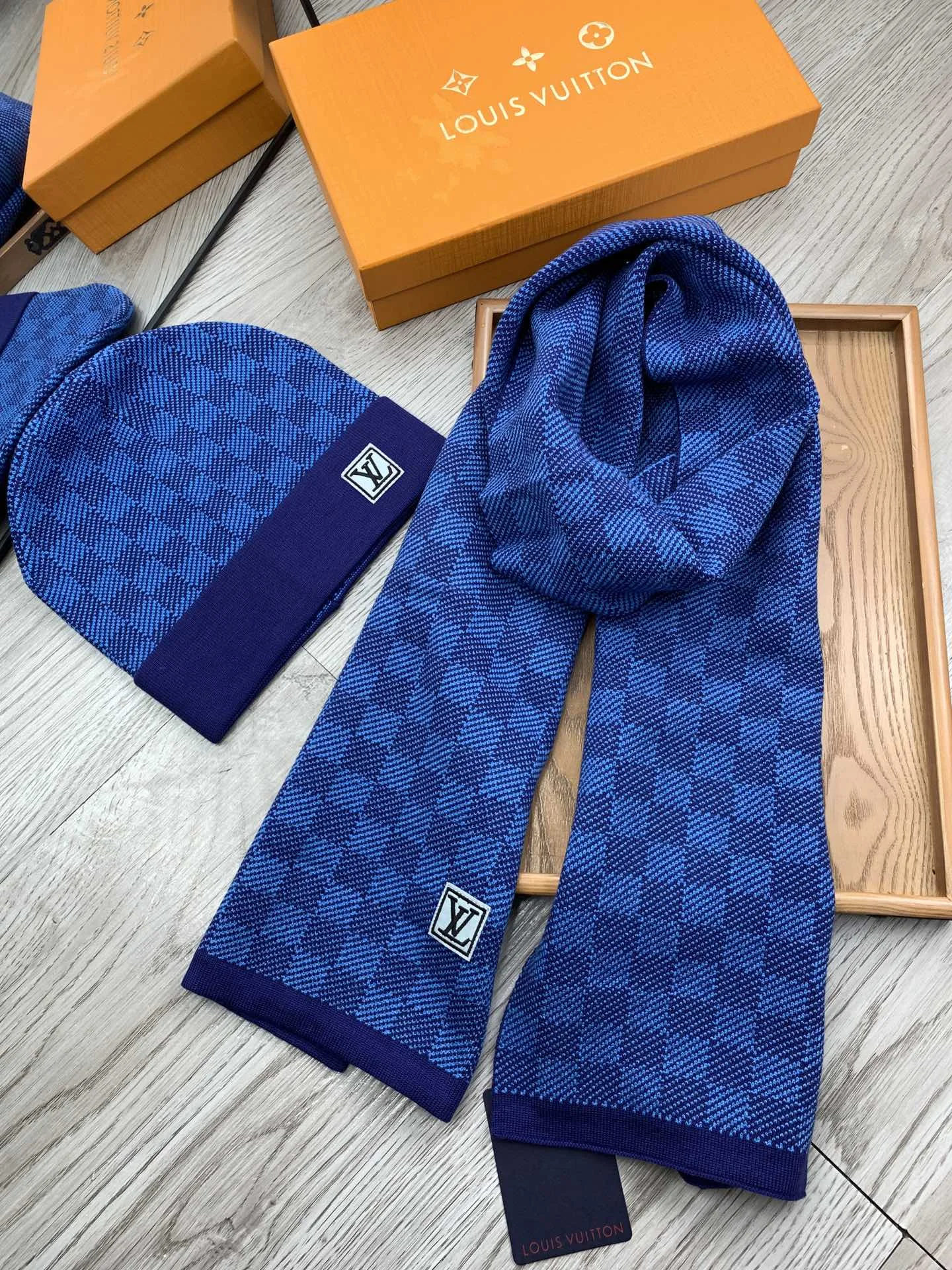 LV $39 gallery