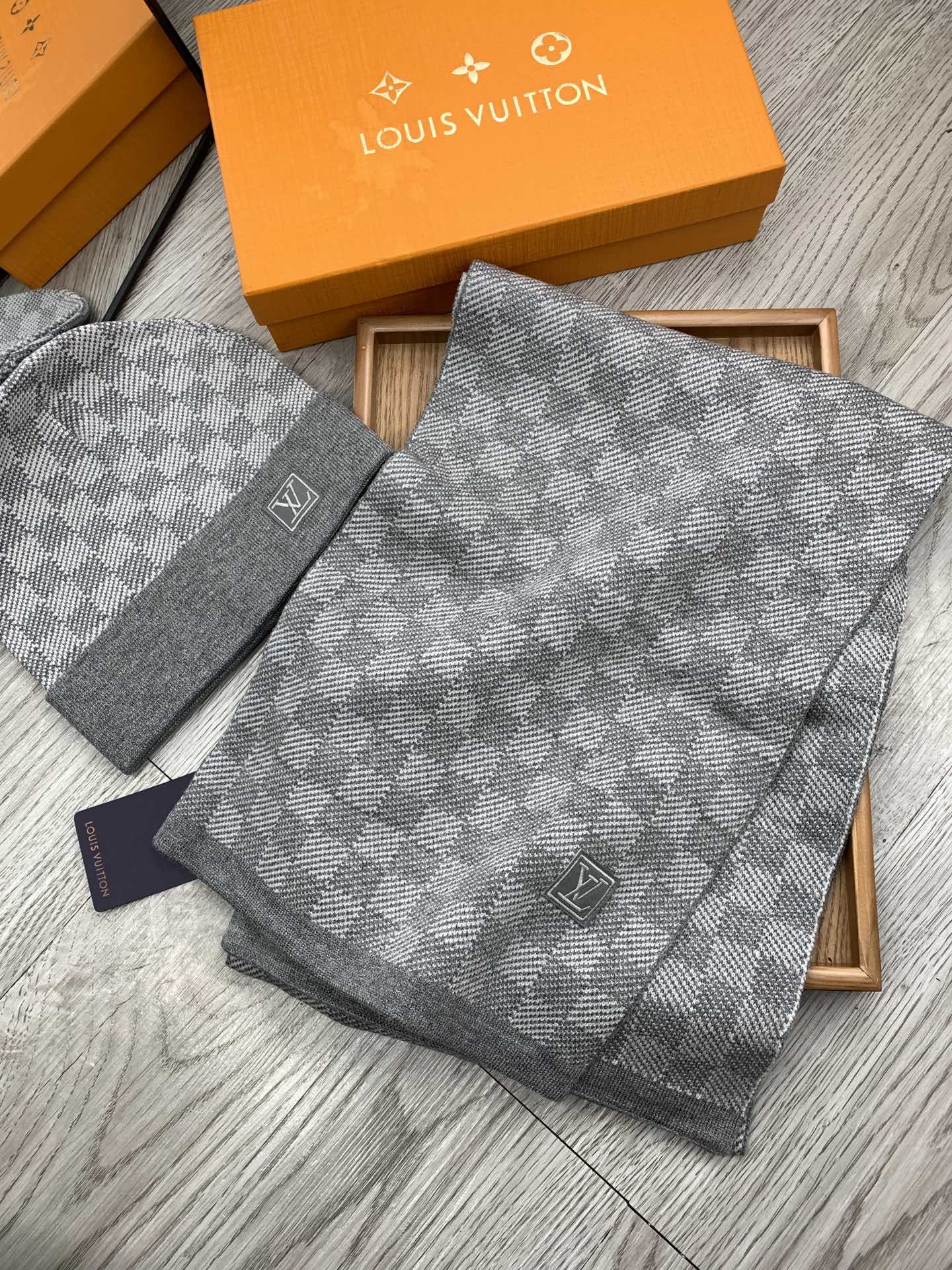 LV $39 gallery