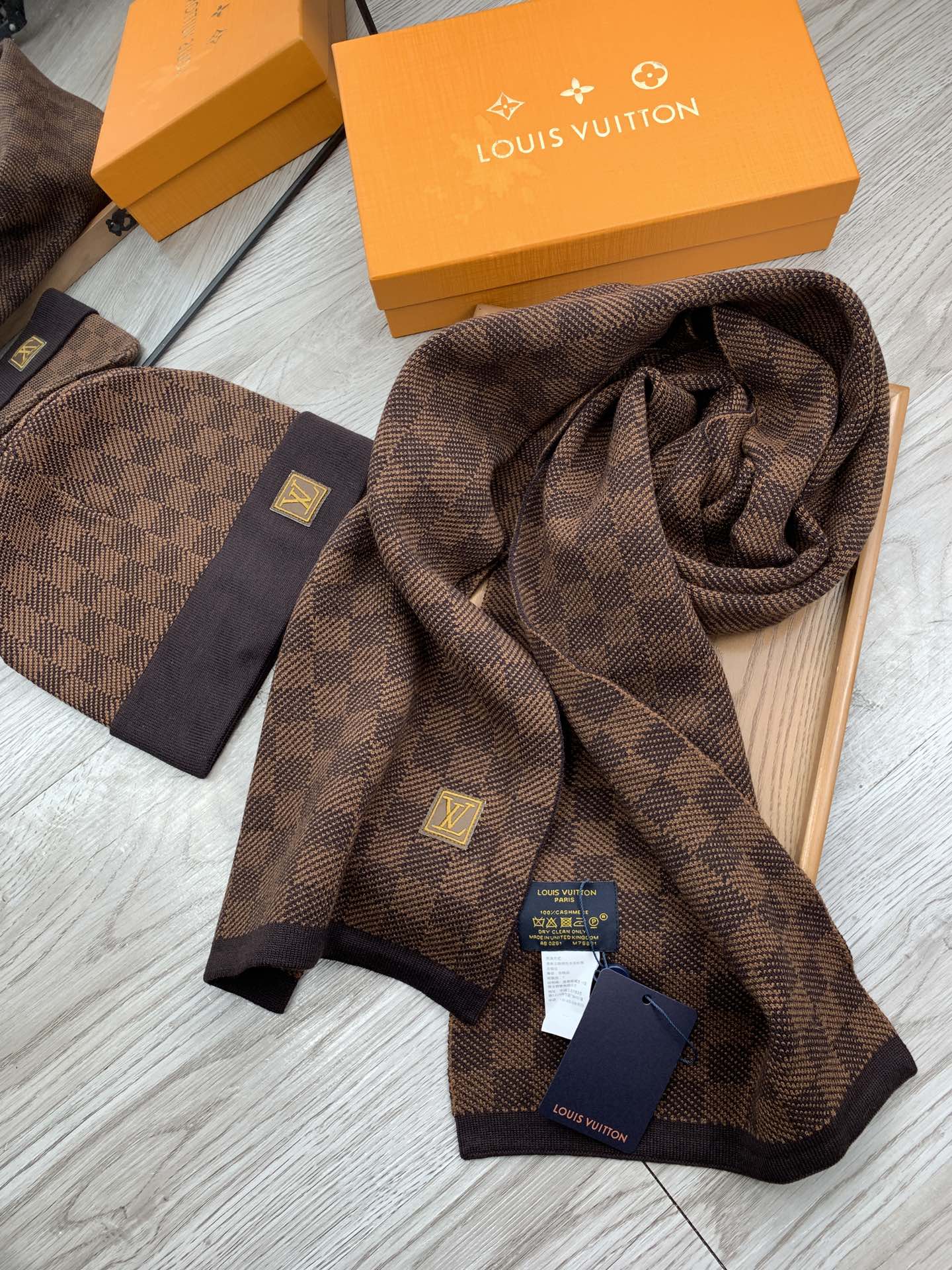 LV $39 gallery