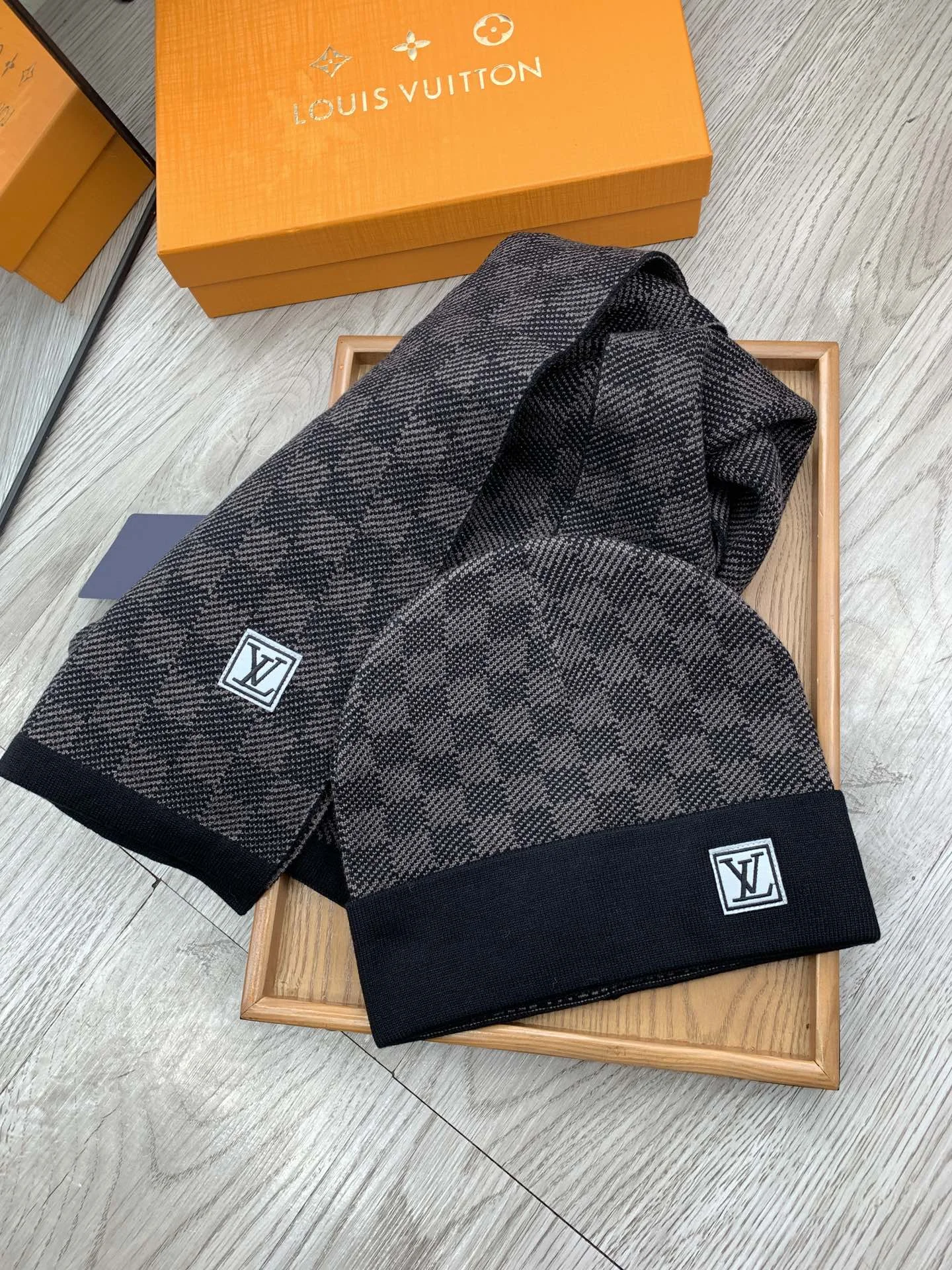 LV $39 gallery