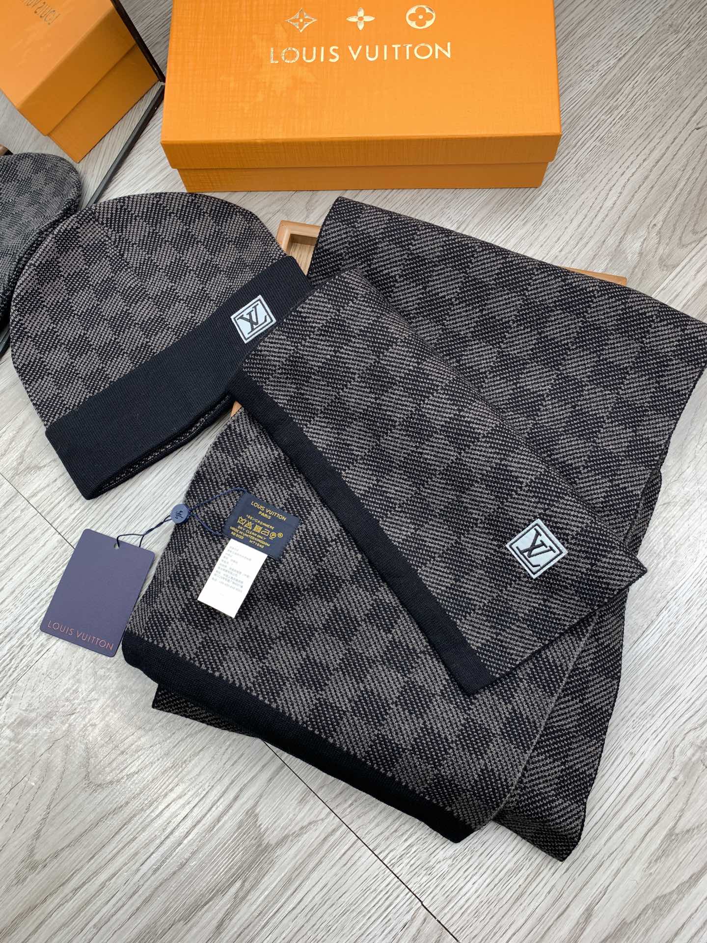 LV $39 gallery