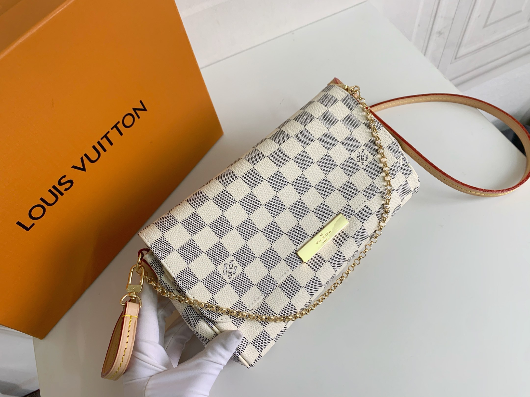 LV $40 gallery