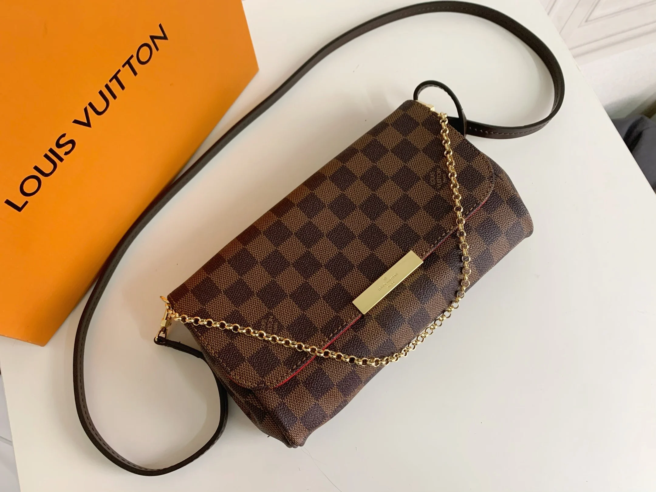 LV $40 gallery