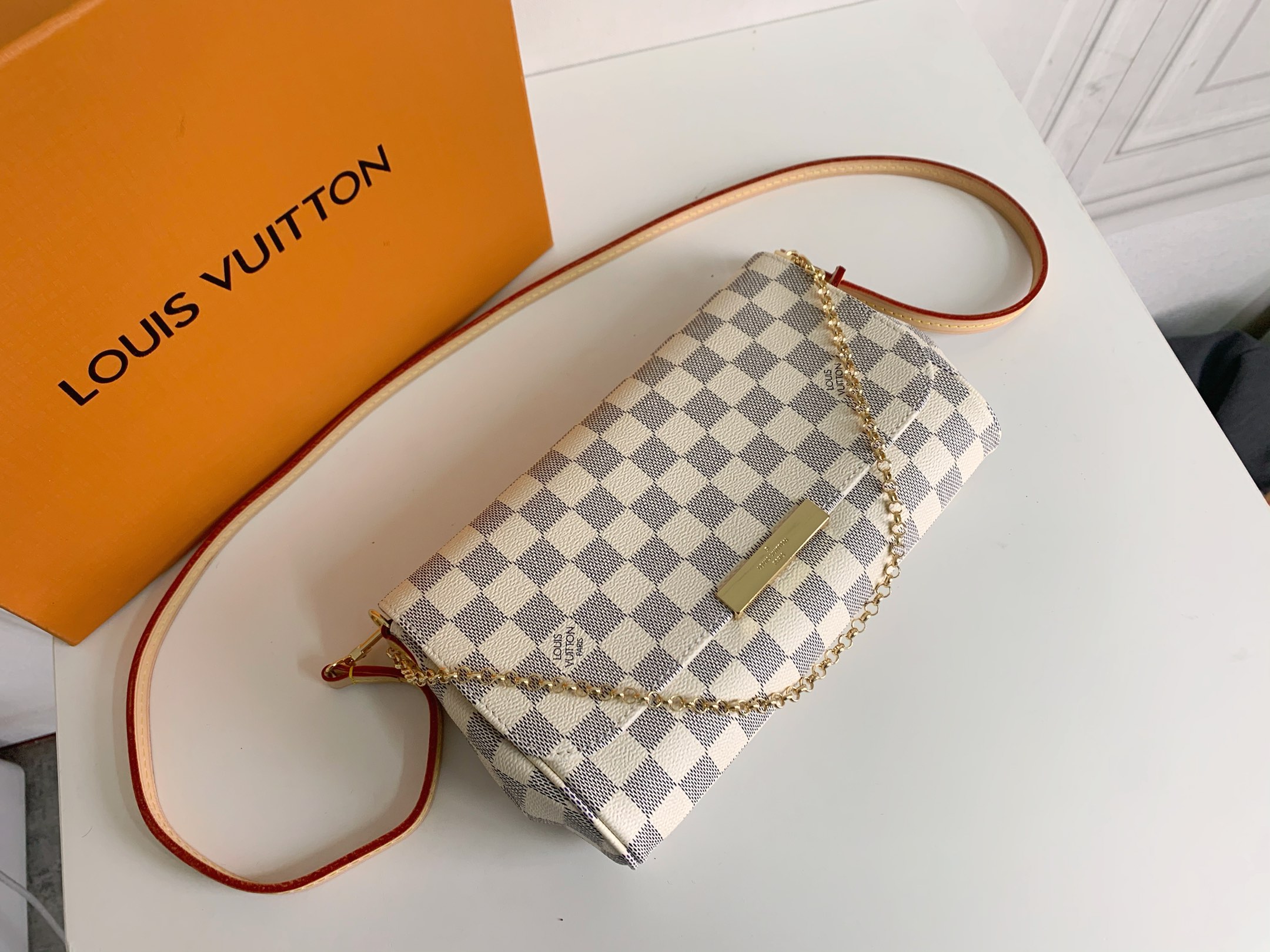 LV $40 gallery