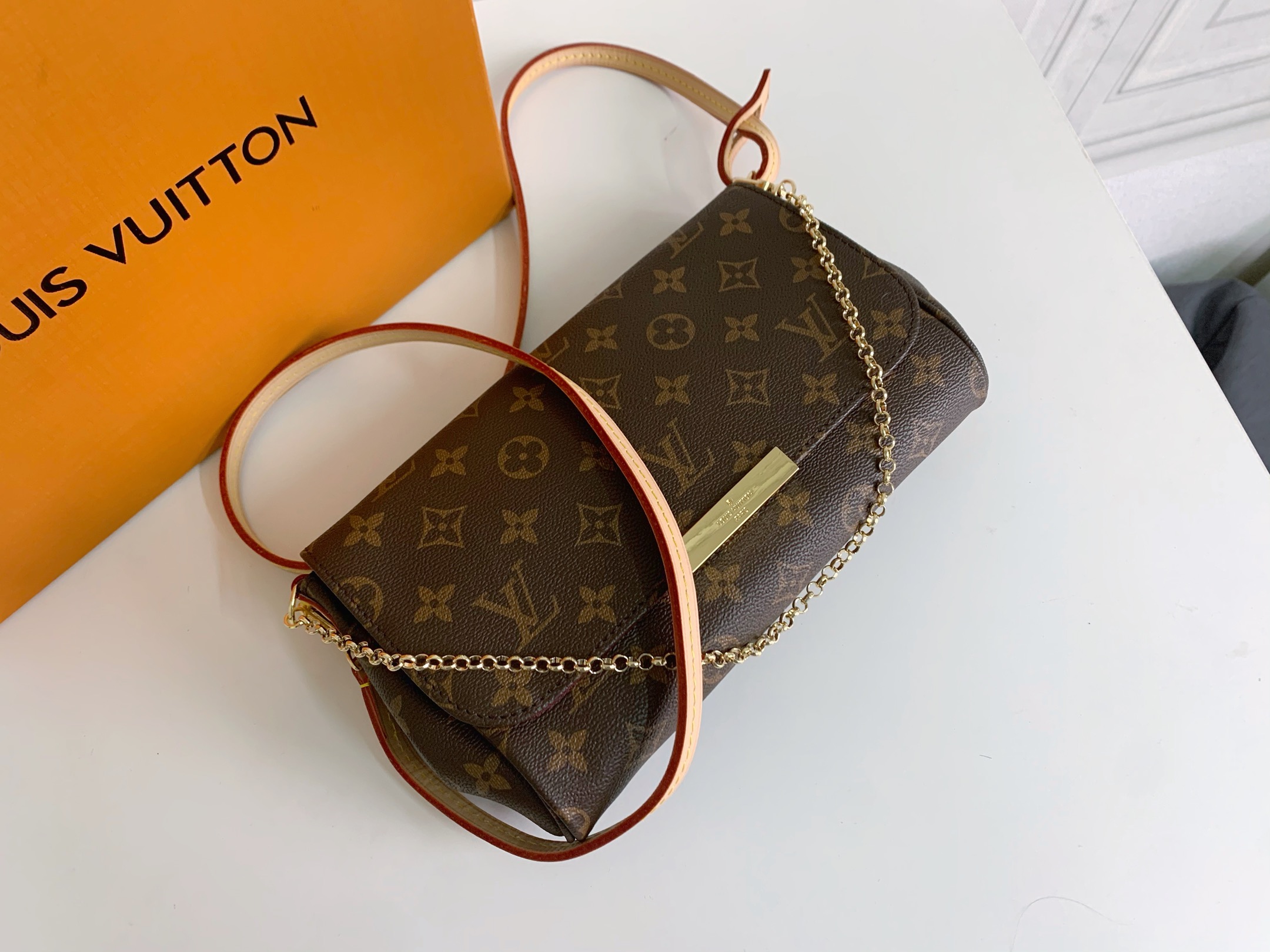 LV $40 gallery