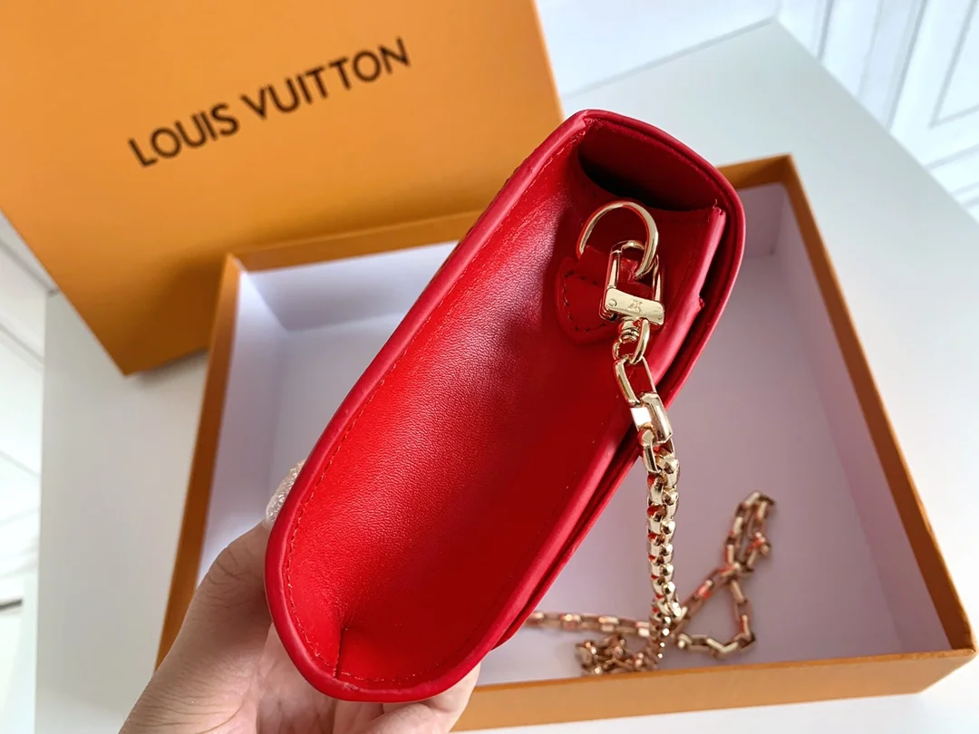 LV $40 gallery