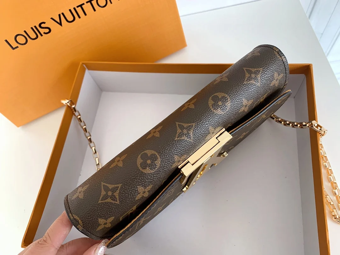 LV $40 gallery