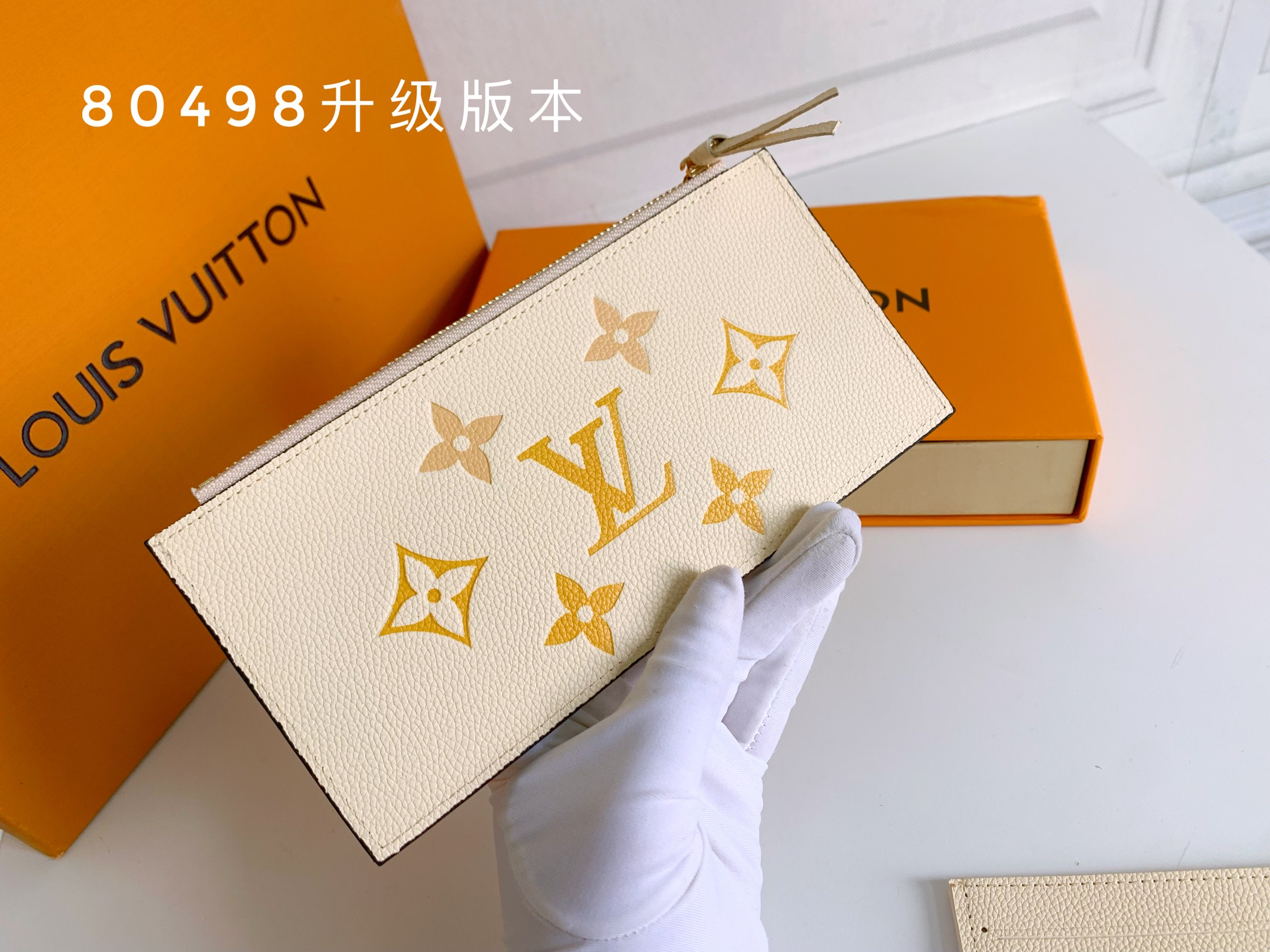 LV $40 gallery