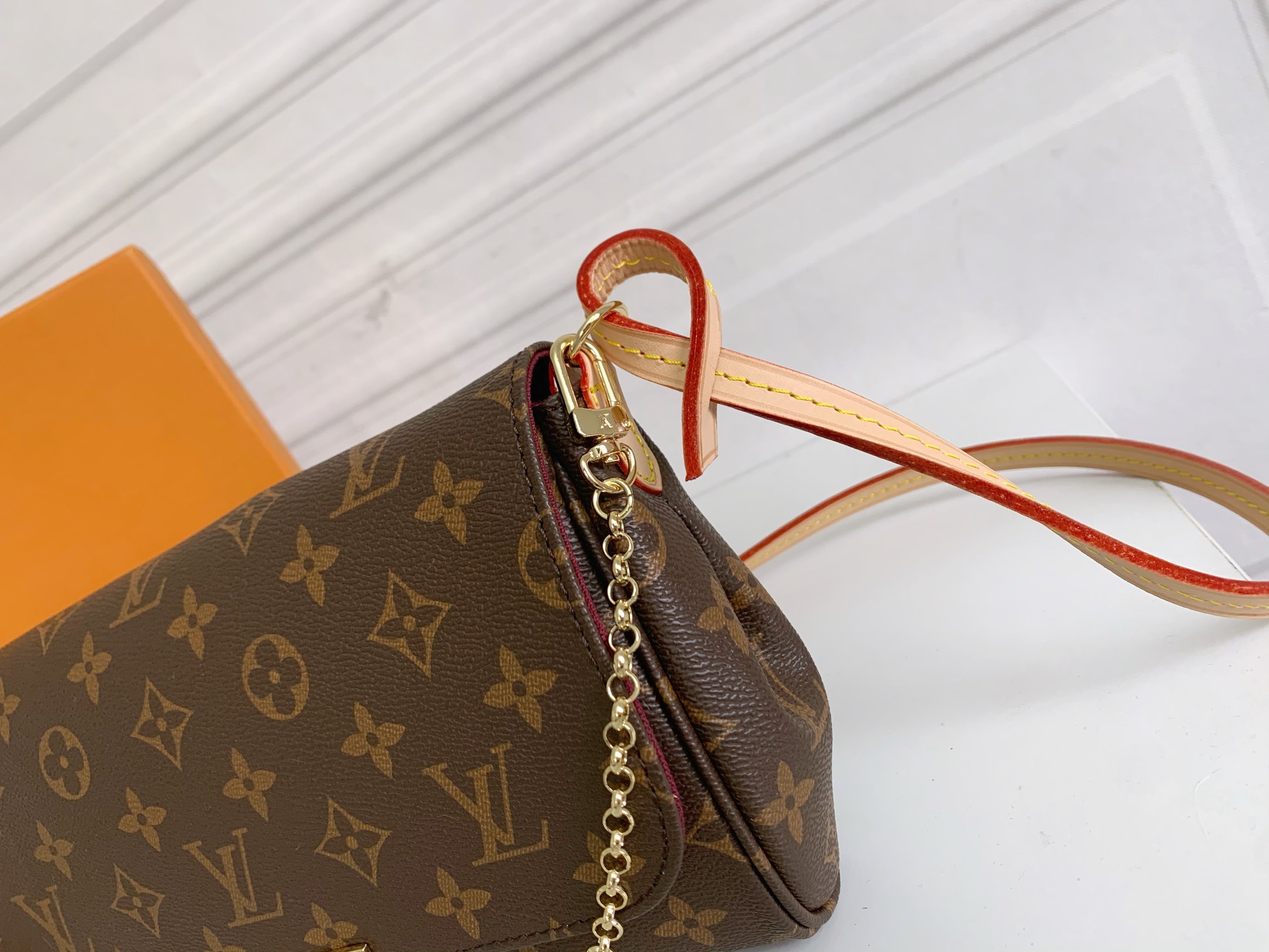 LV $40 gallery