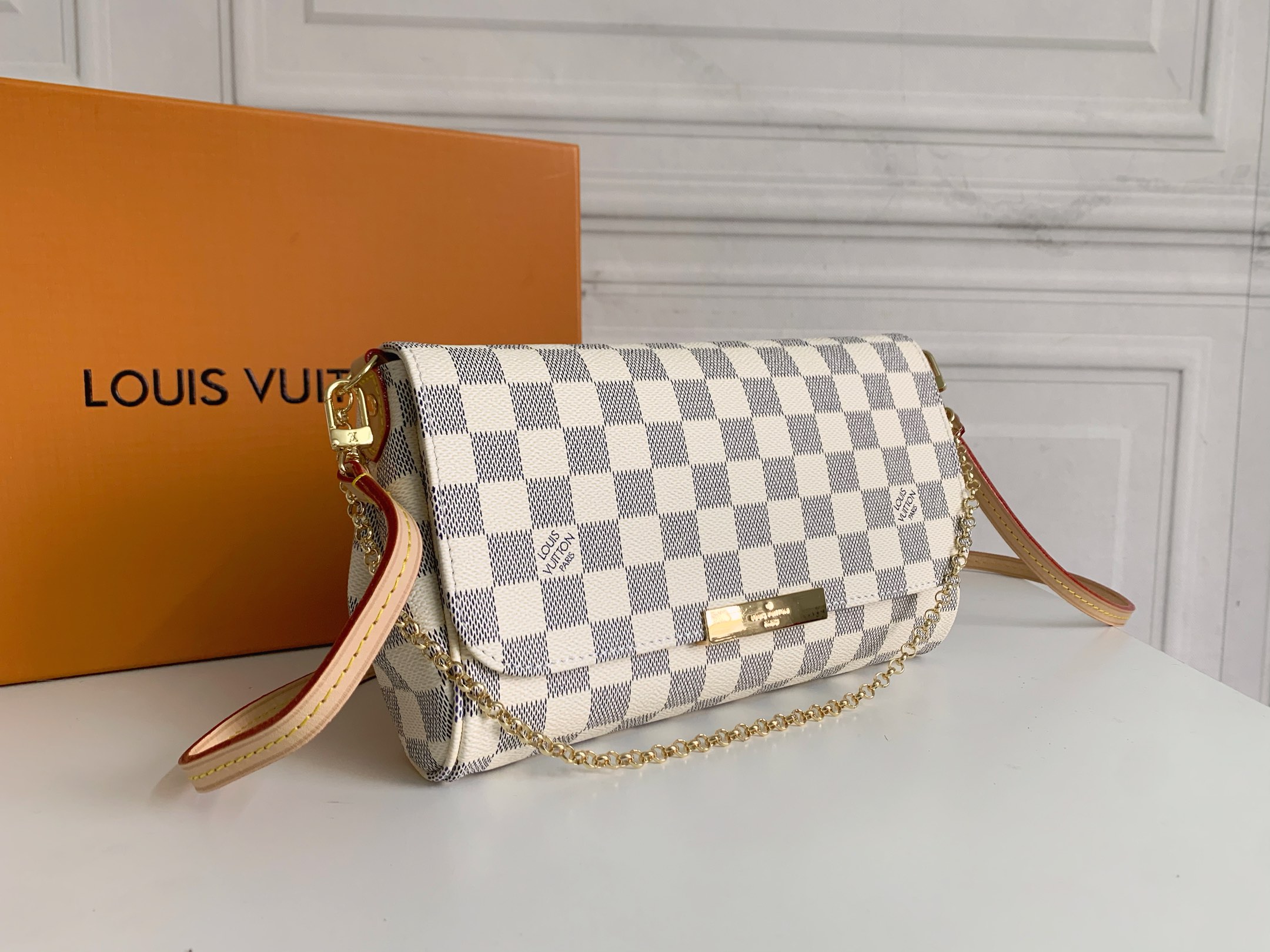 LV $40 gallery