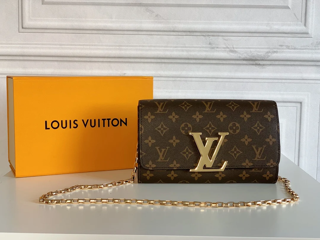 LV $40 gallery