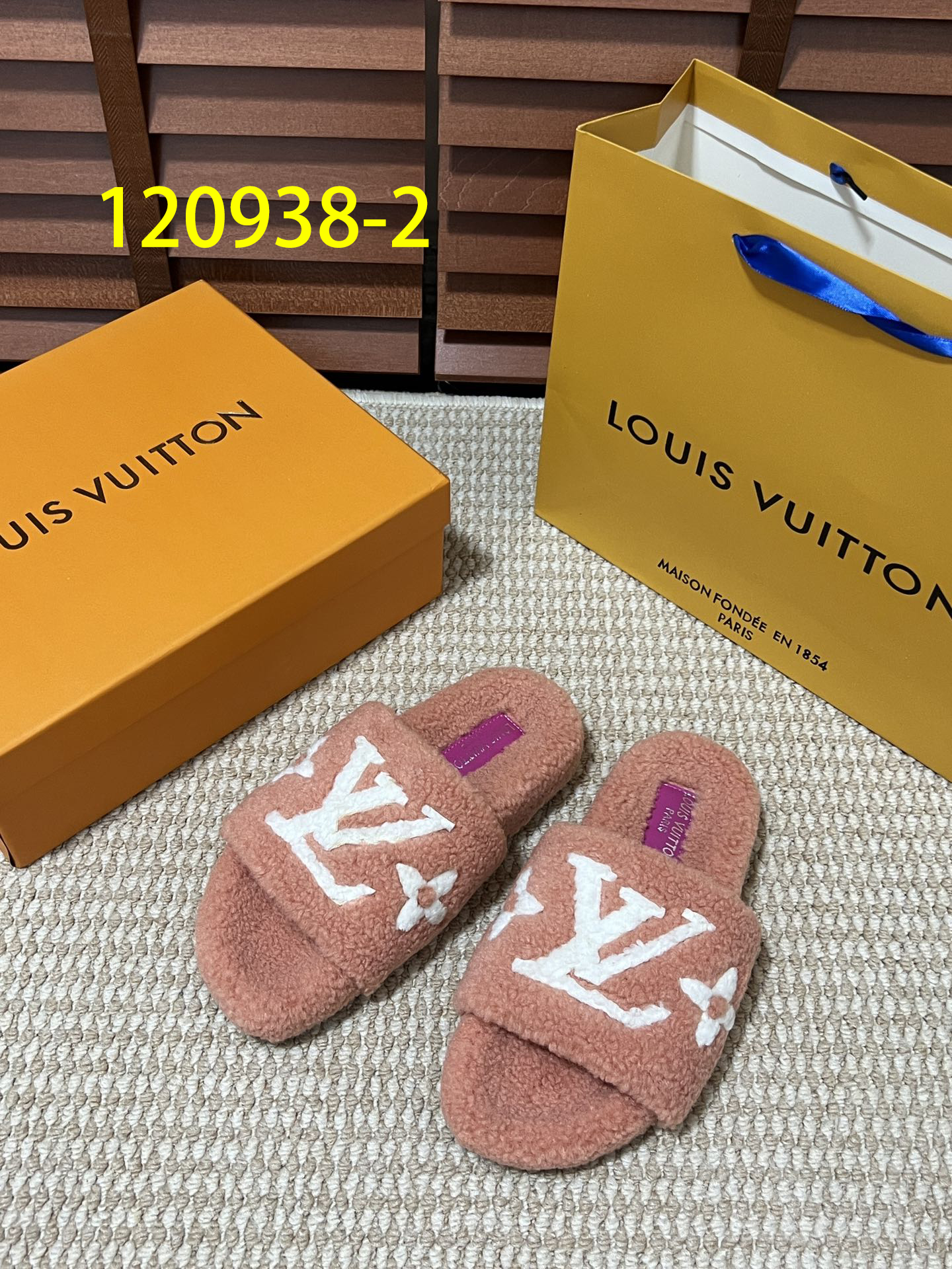 LV $44 gallery