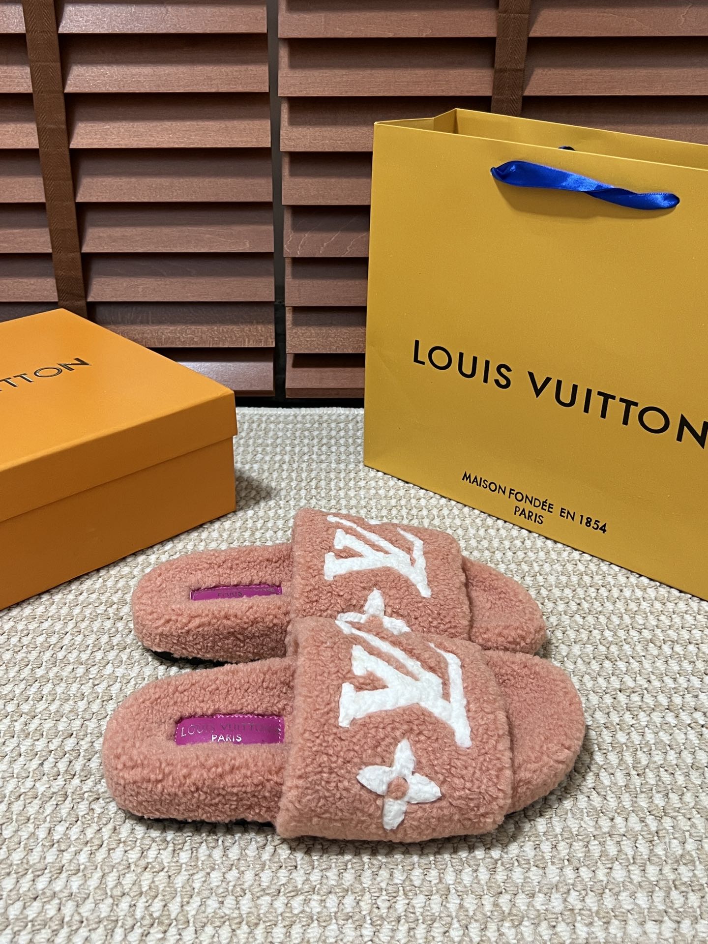 LV $44 gallery