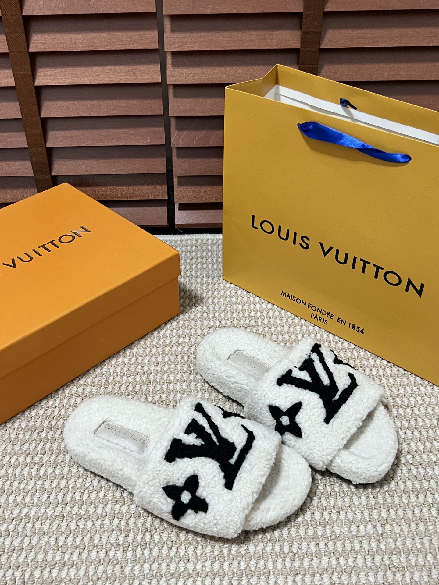 LV $44 gallery