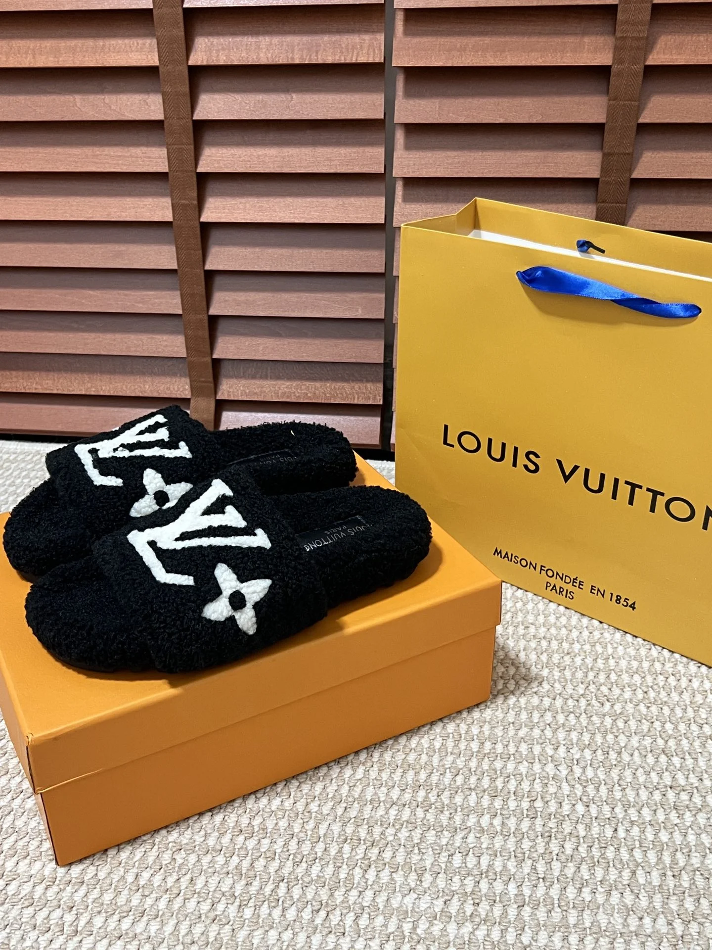 LV $44 gallery