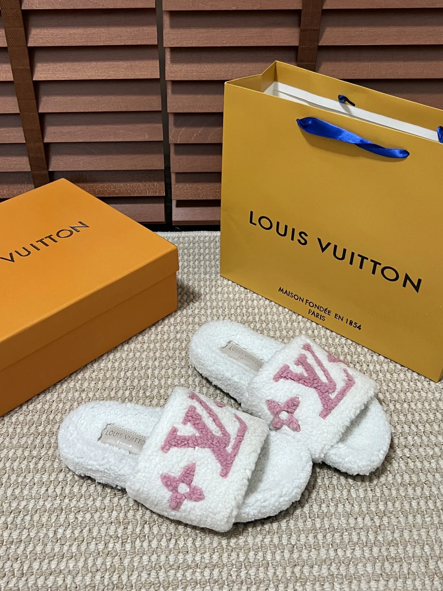 LV $44 gallery