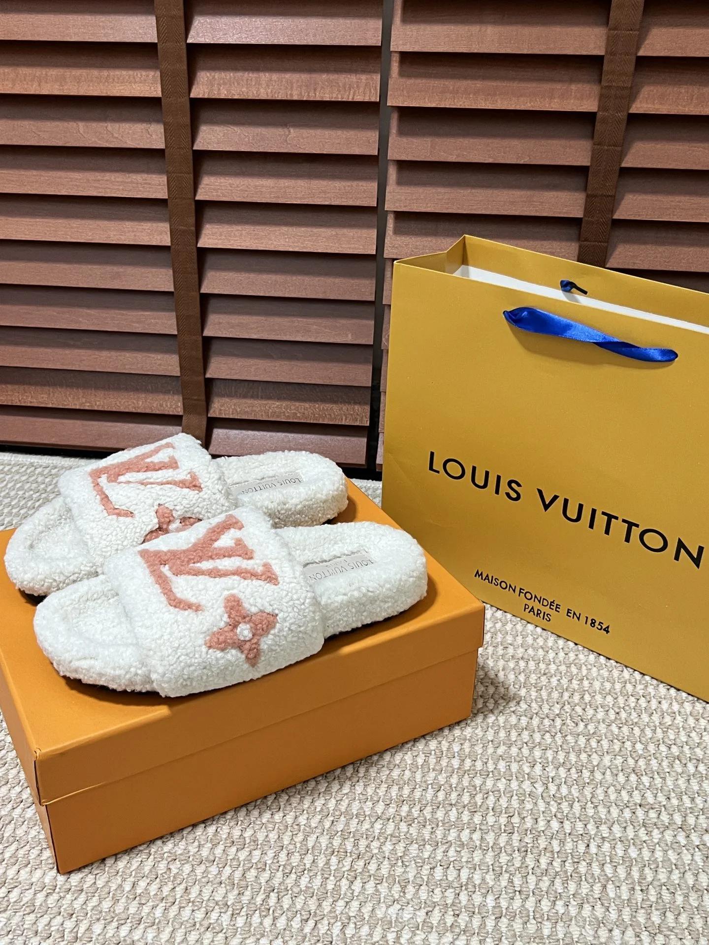 LV $44 gallery