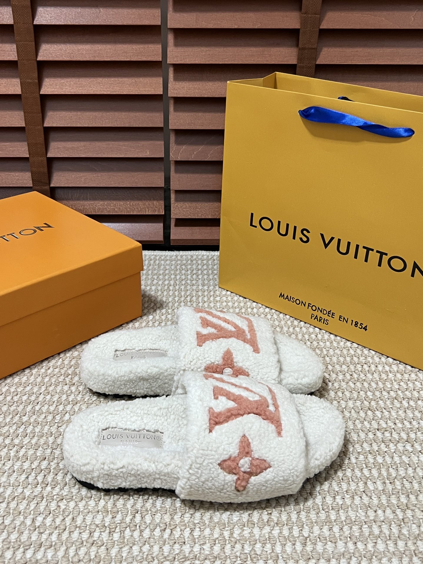 LV $44 gallery