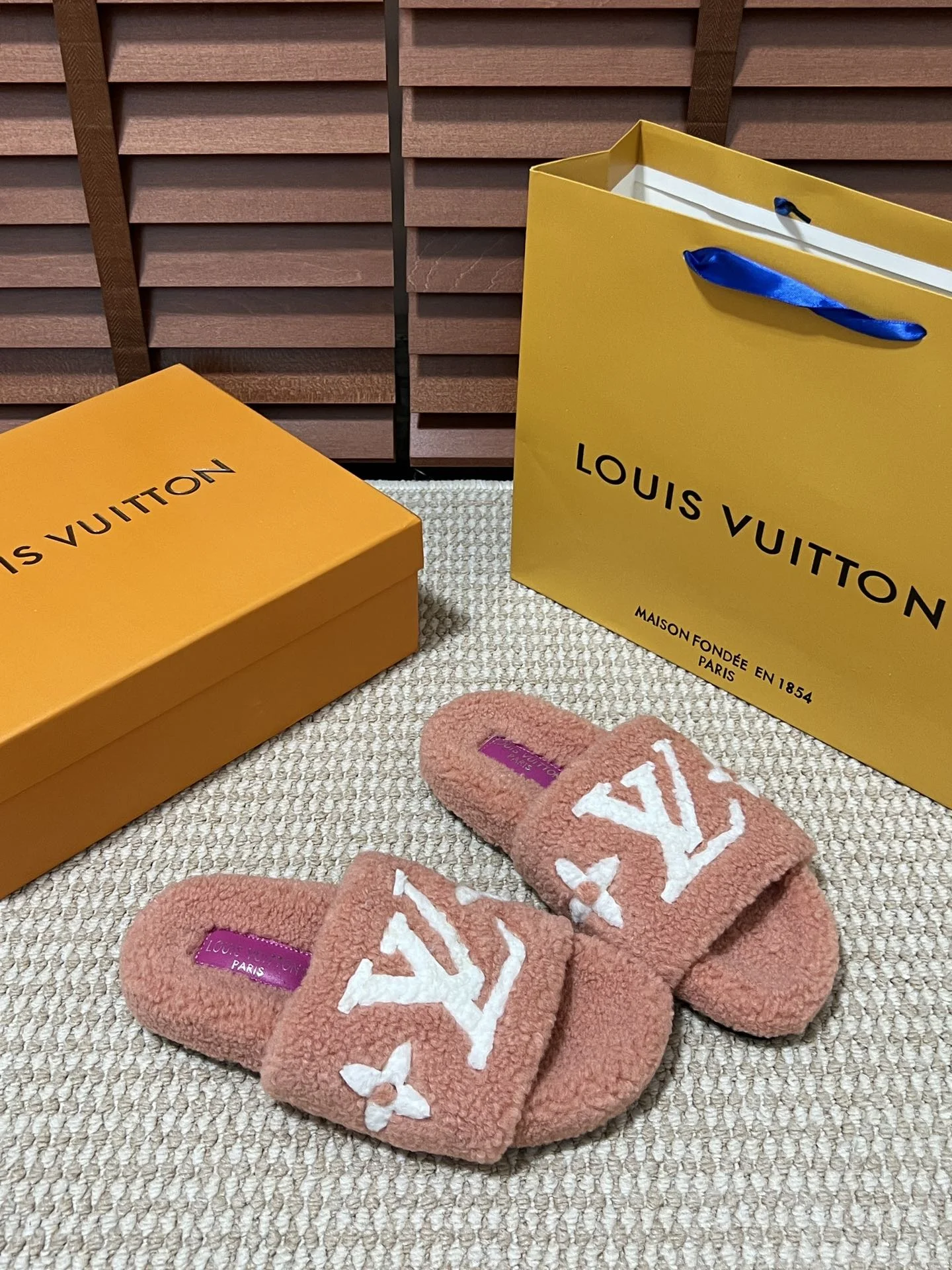 LV $44 gallery