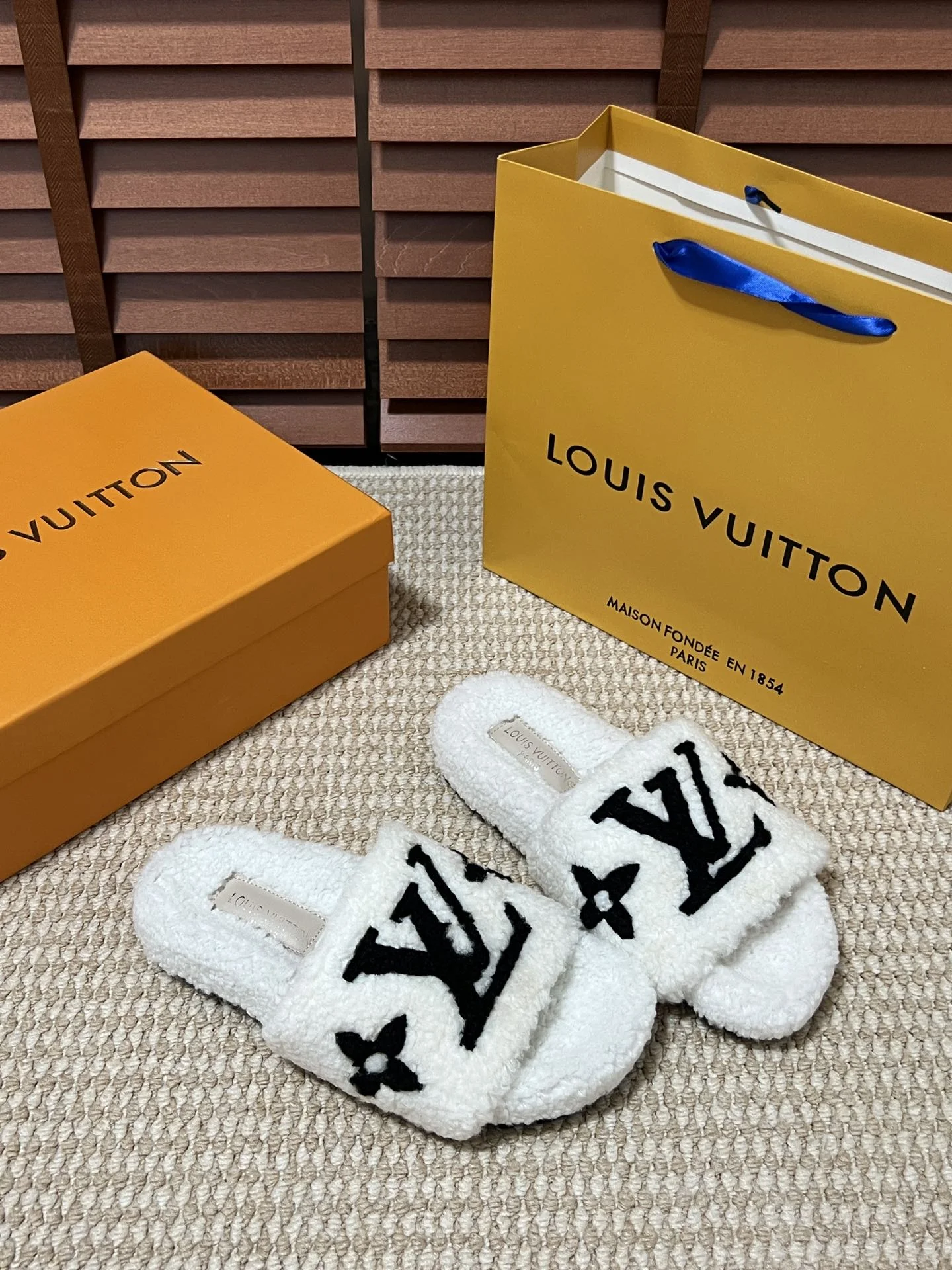 LV $44 gallery