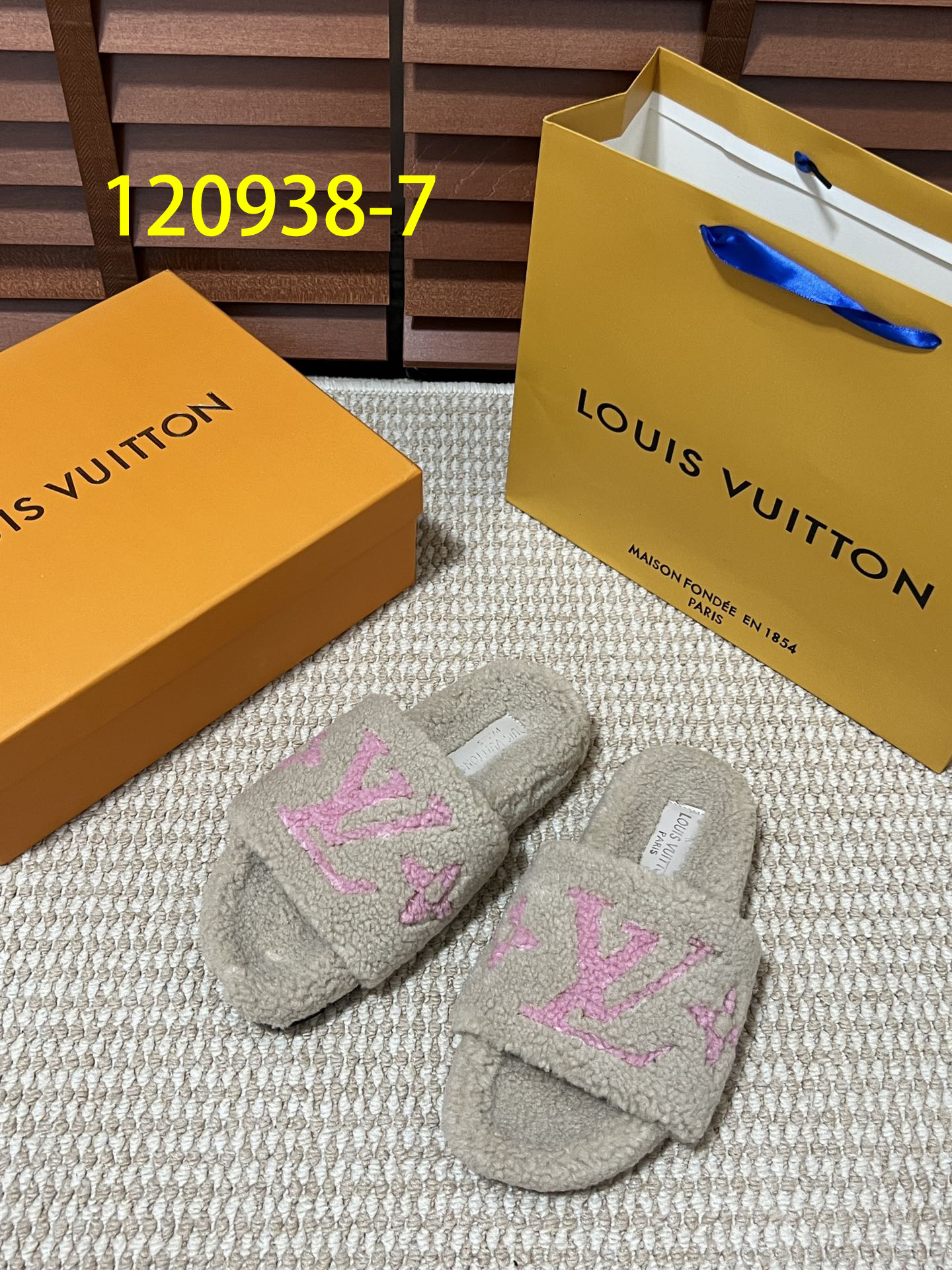 LV $44 gallery