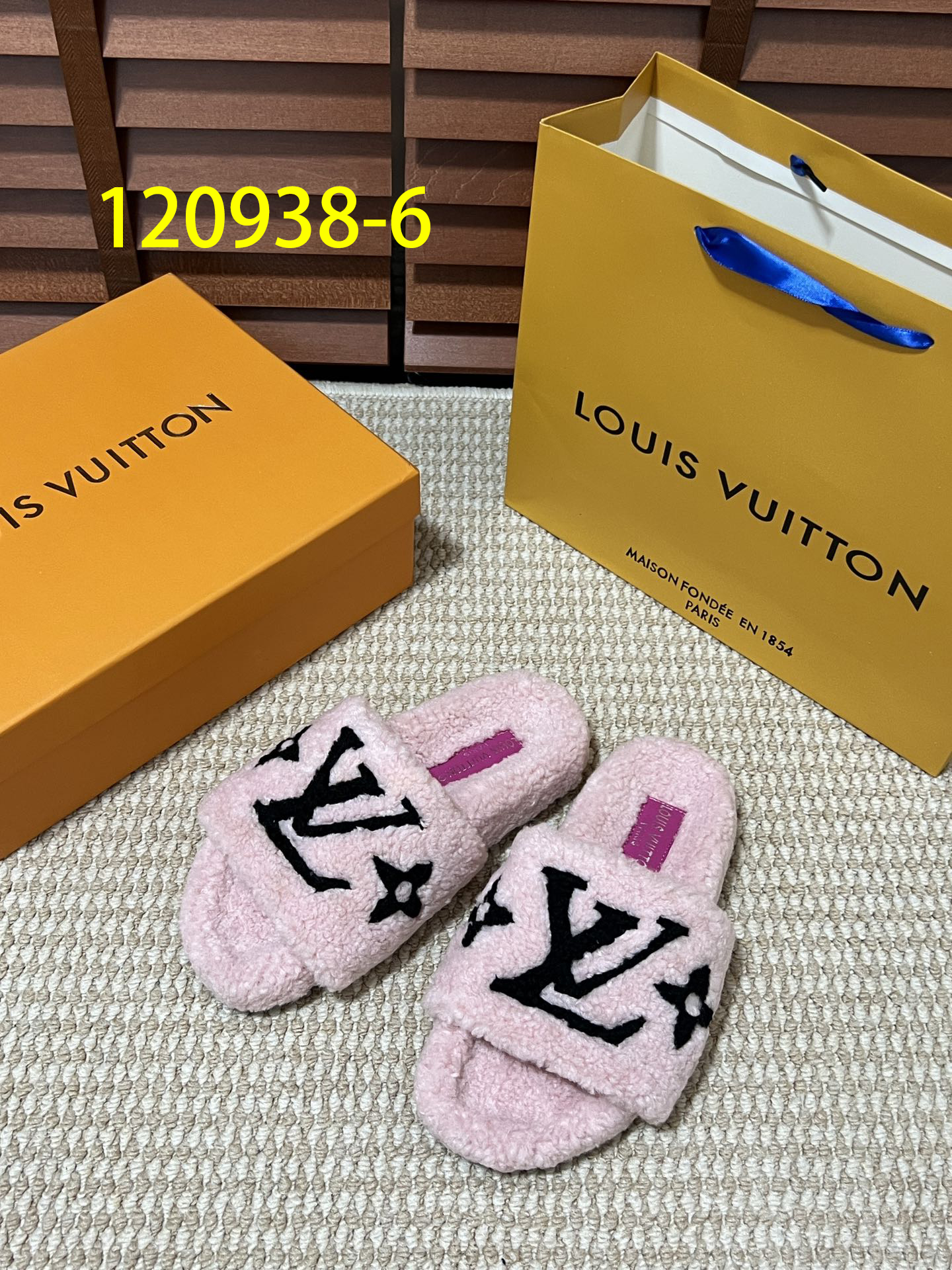 LV $44 gallery