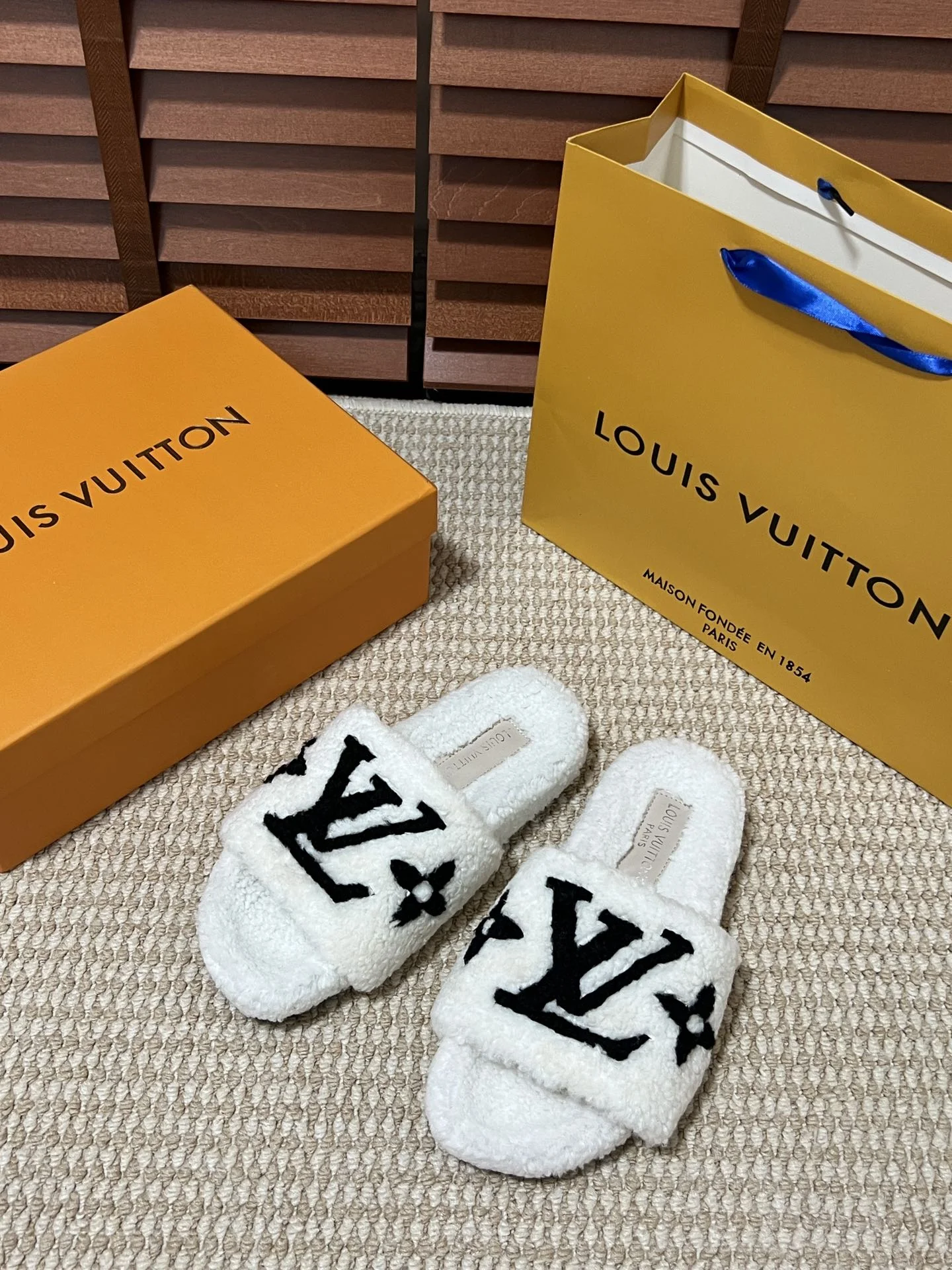 LV $44 gallery