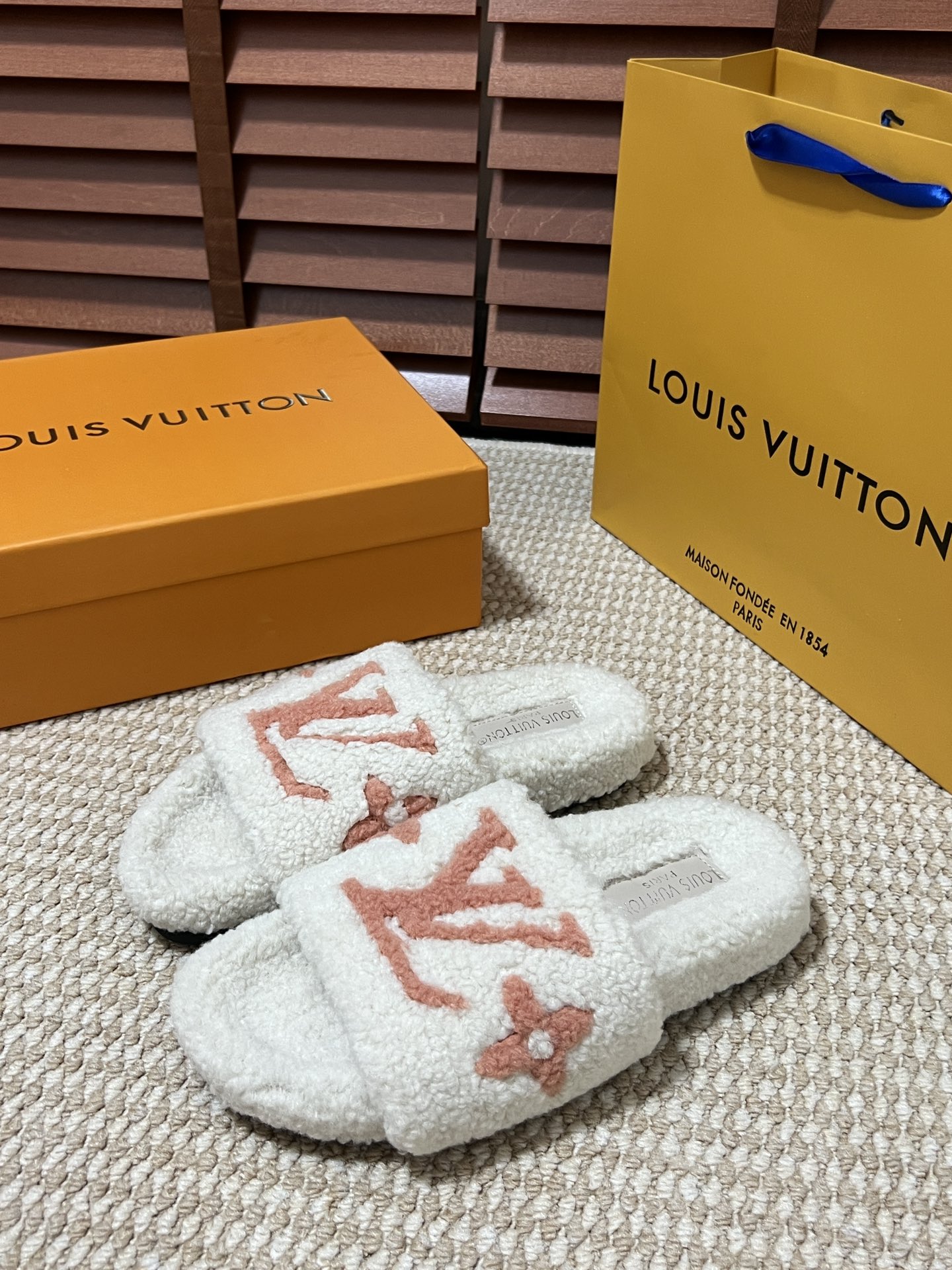 LV $44 gallery