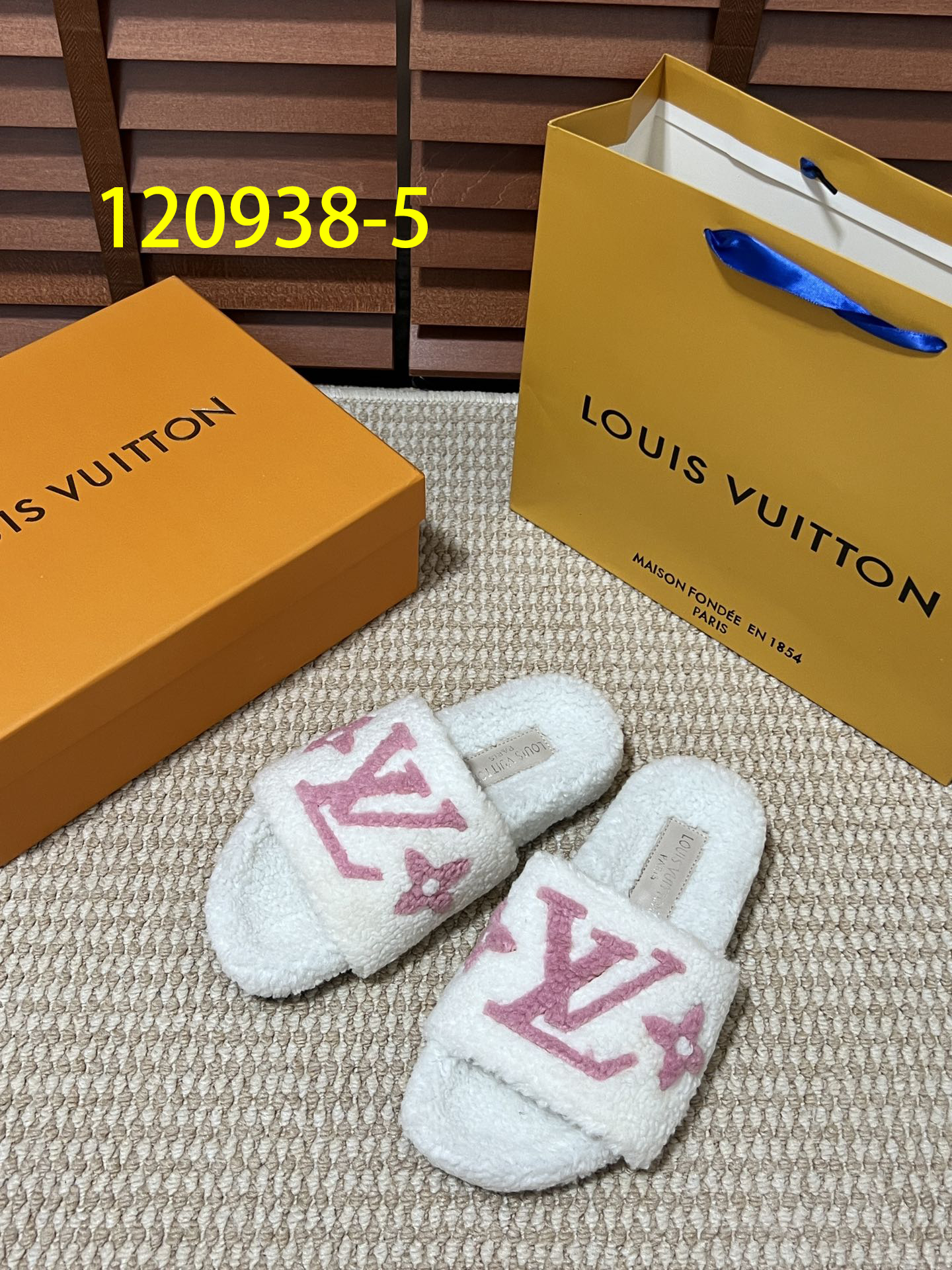 LV $44 gallery