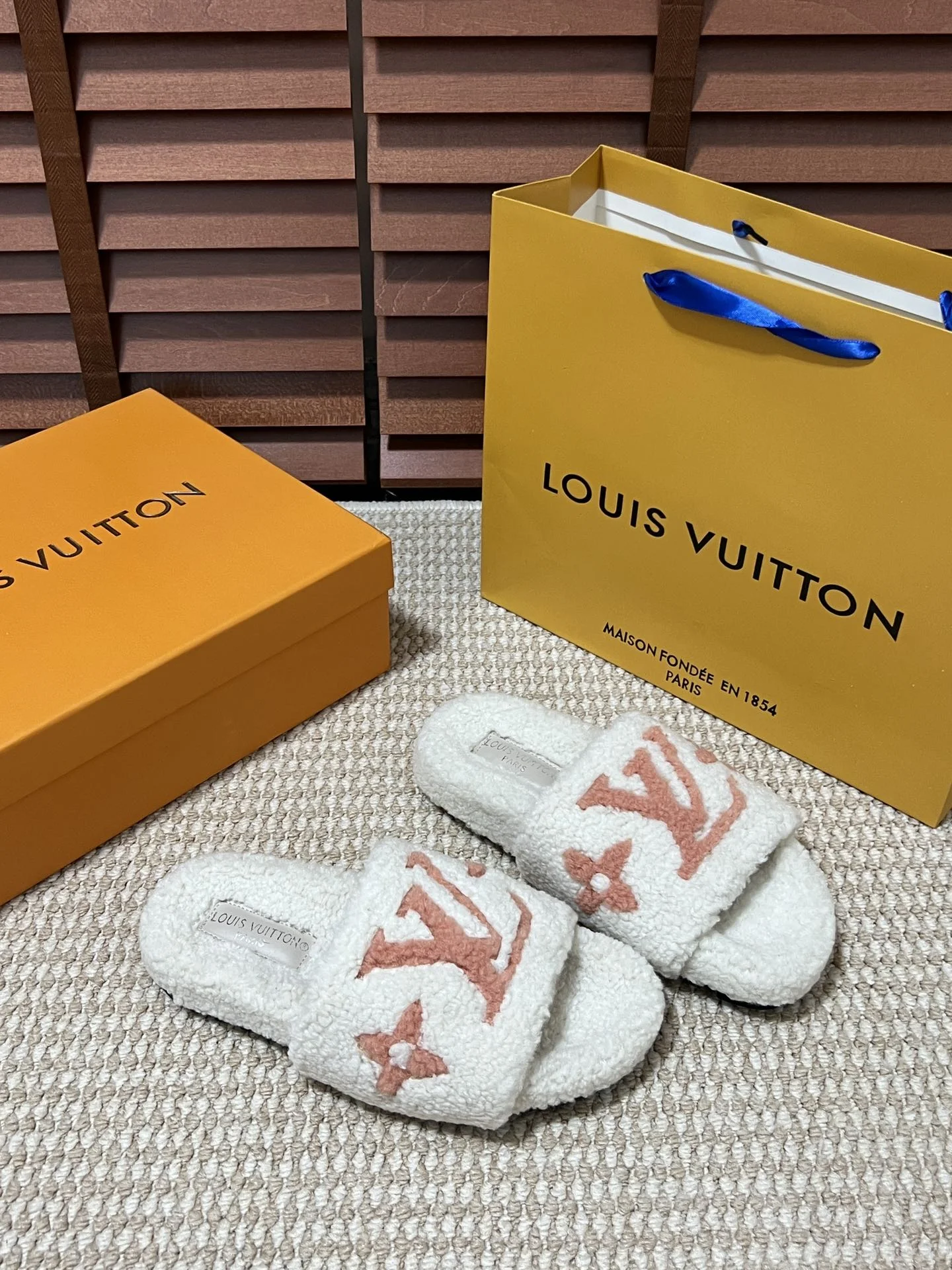 LV $44 gallery