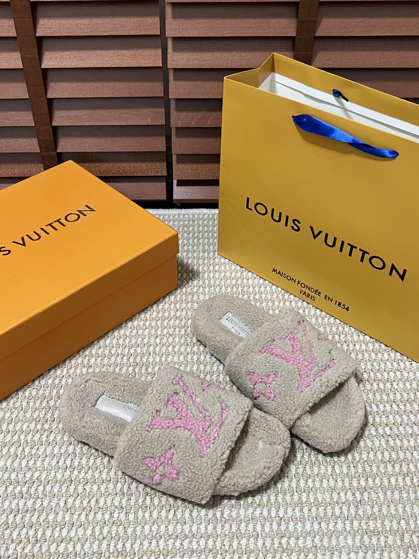 LV $44 gallery