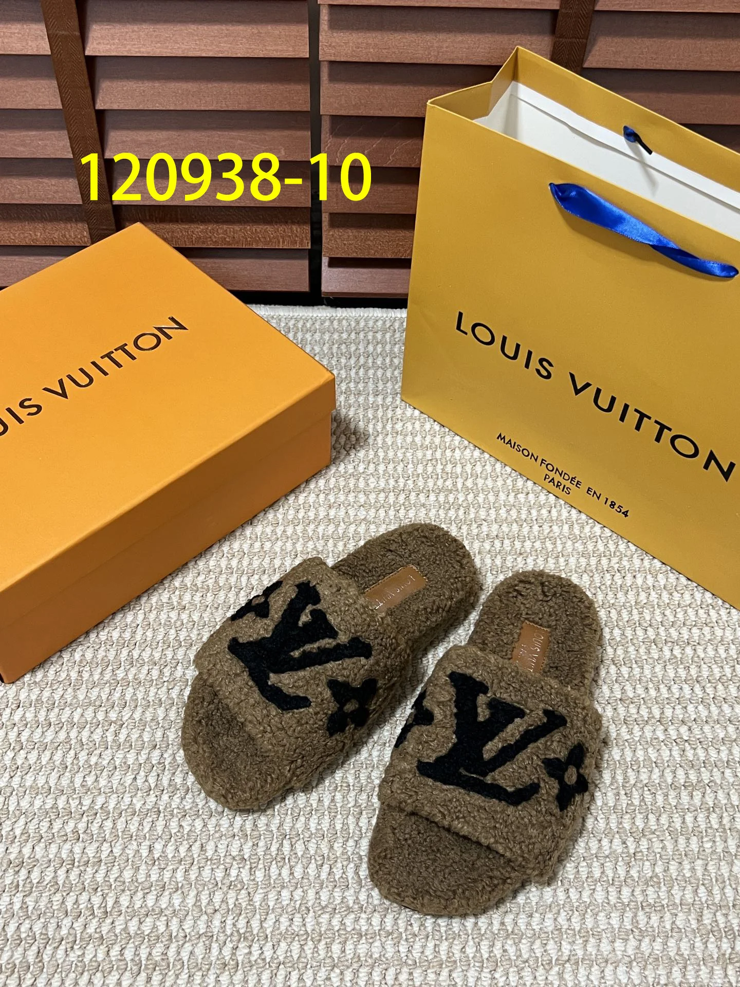 LV $44 gallery