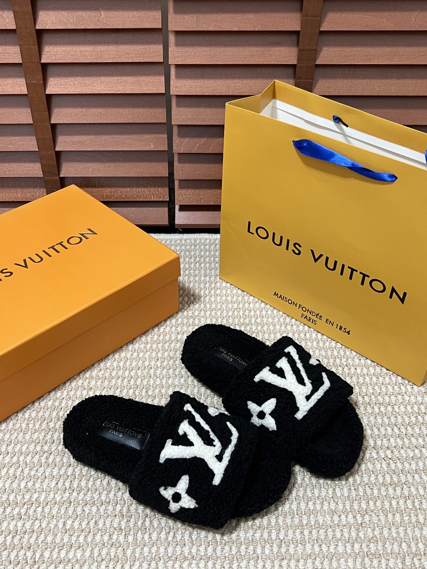 LV $44 gallery