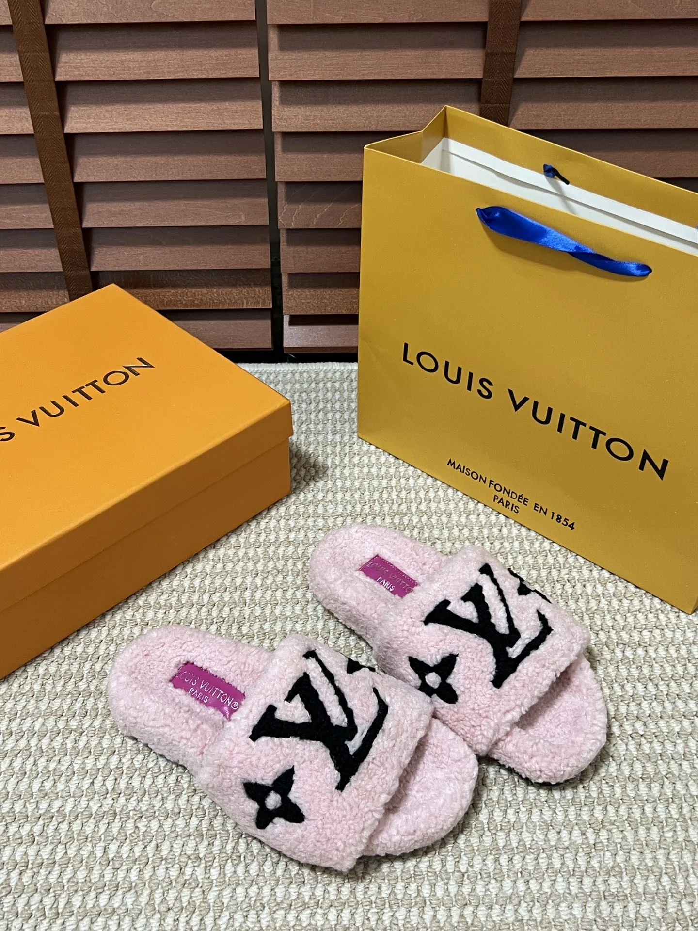 LV $44 gallery