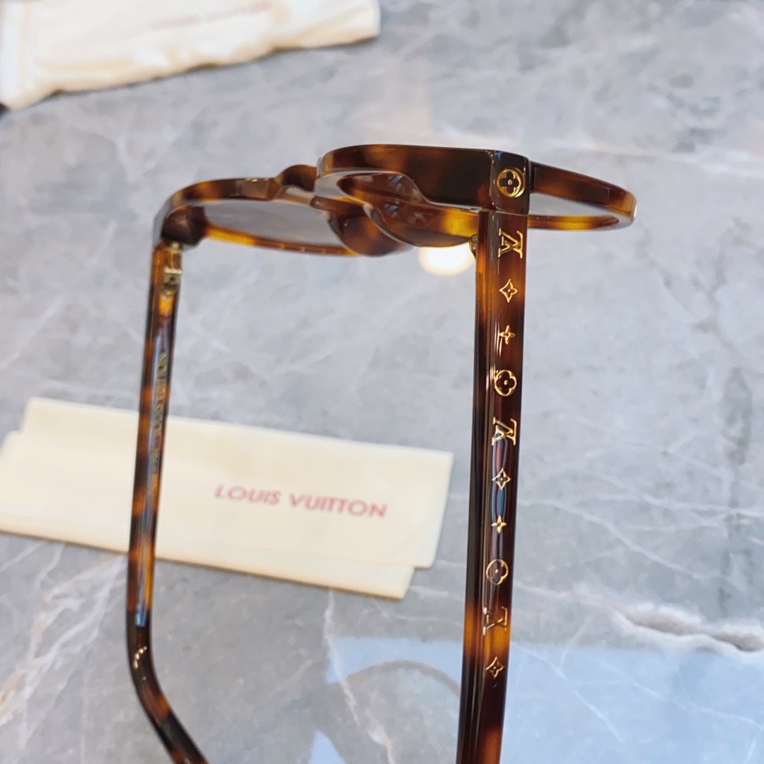 LV $50 gallery