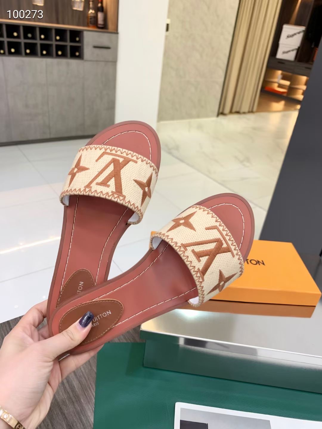 LV $52 gallery