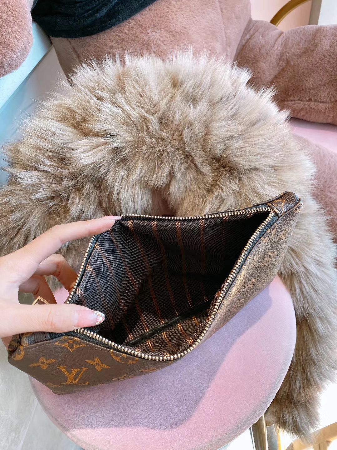 LV $54 gallery