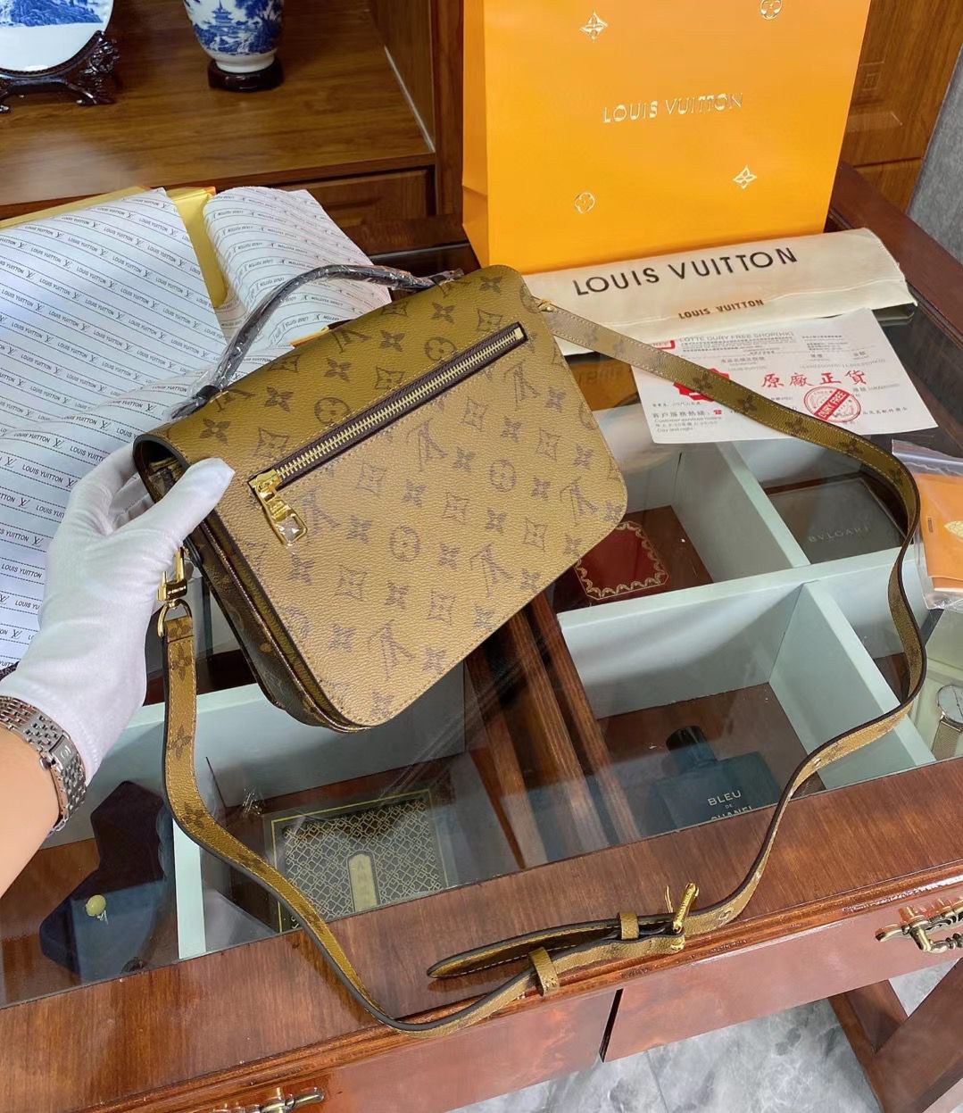 LV $54 gallery