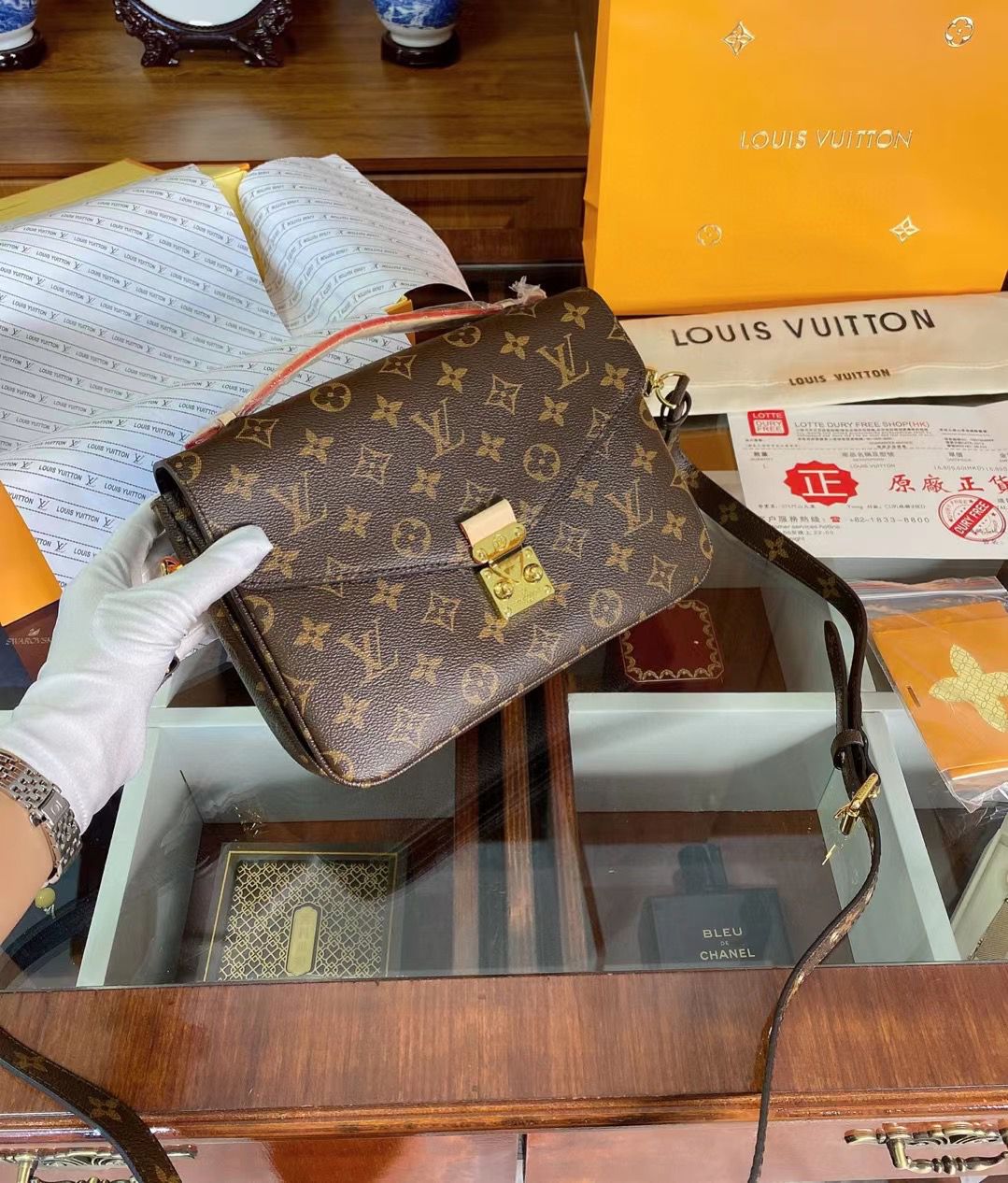 LV $54 gallery