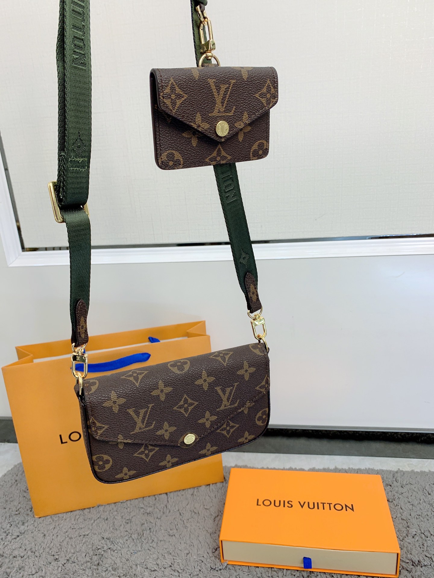 LV $58 gallery