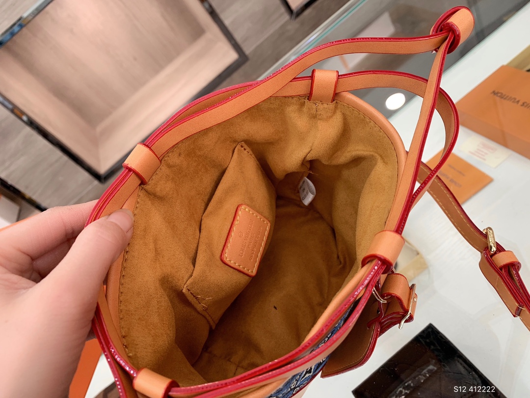 LV $59 gallery