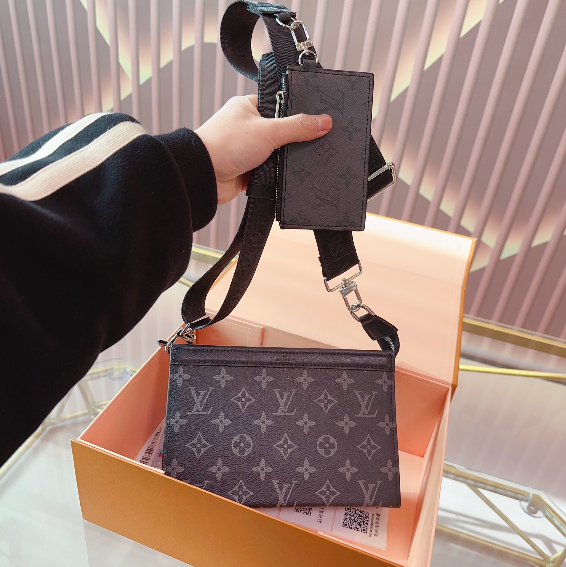 LV $59 gallery