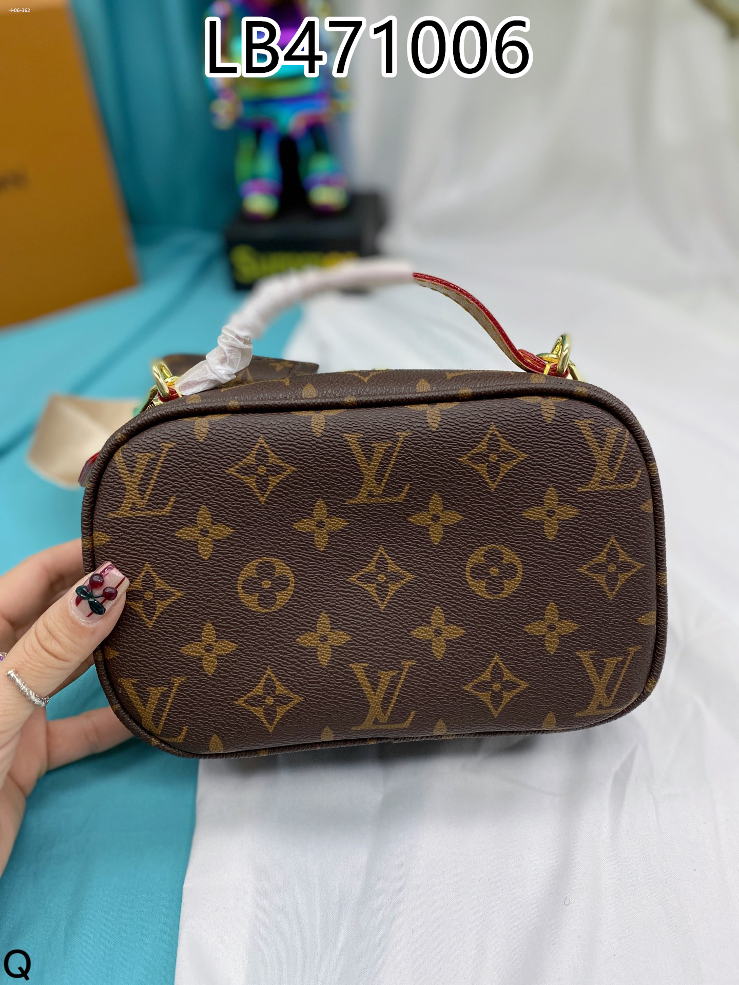 LV $59 gallery