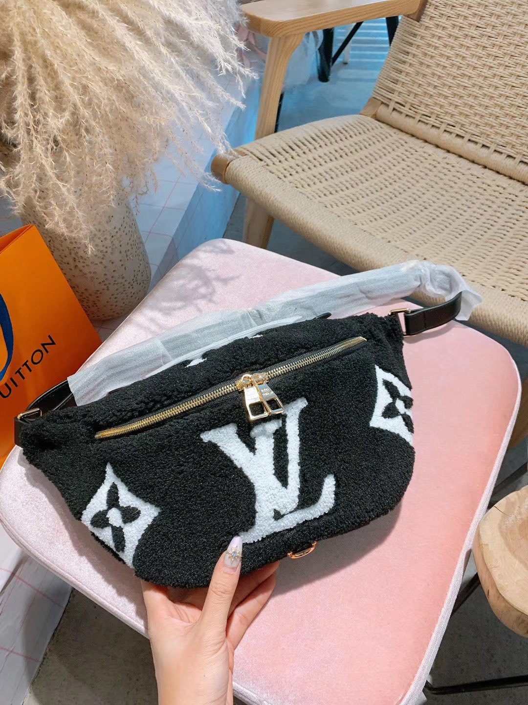 LV $59 gallery