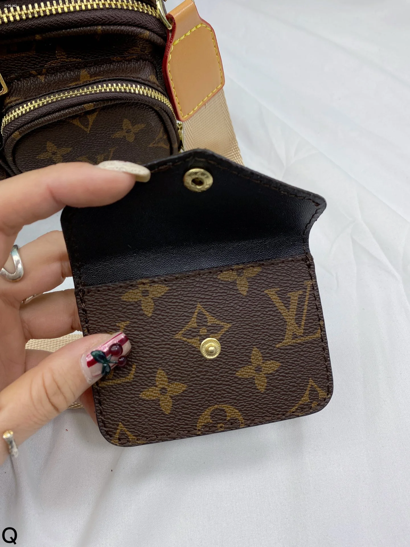 LV $59 gallery